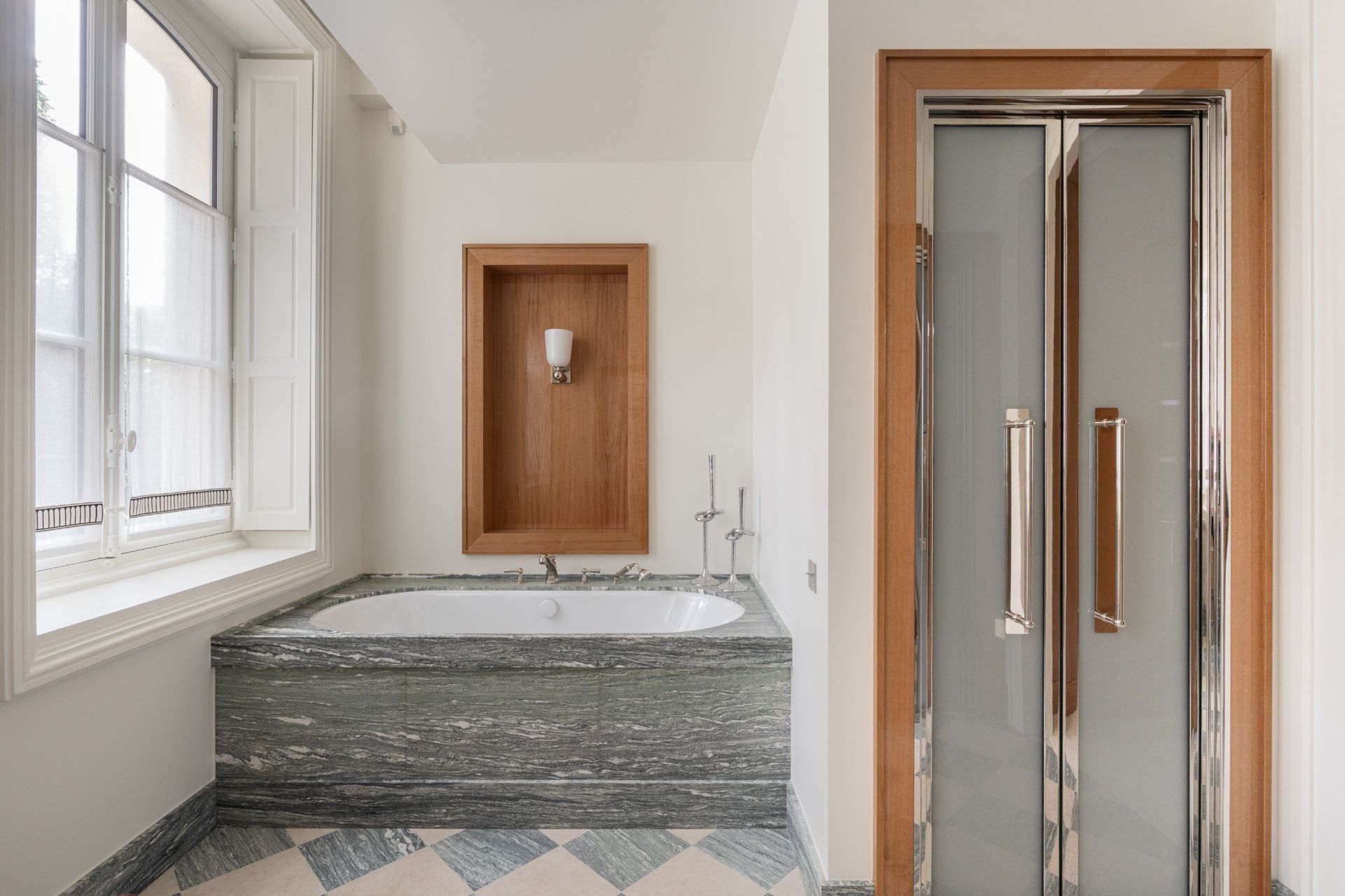 luxury house 12 Rooms for sale on PARIS (75007)