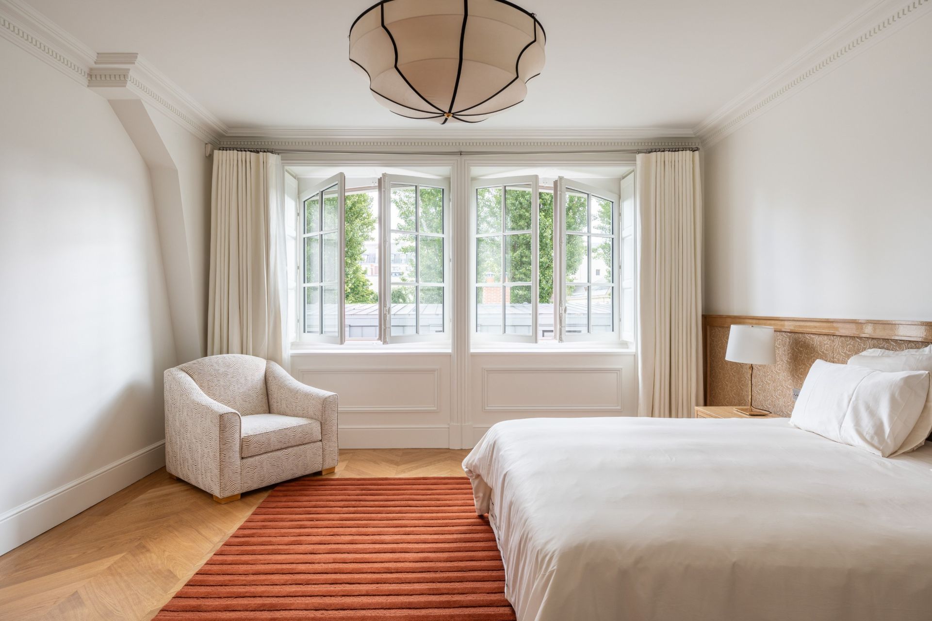 luxury house 12 Rooms for sale on PARIS (75007)