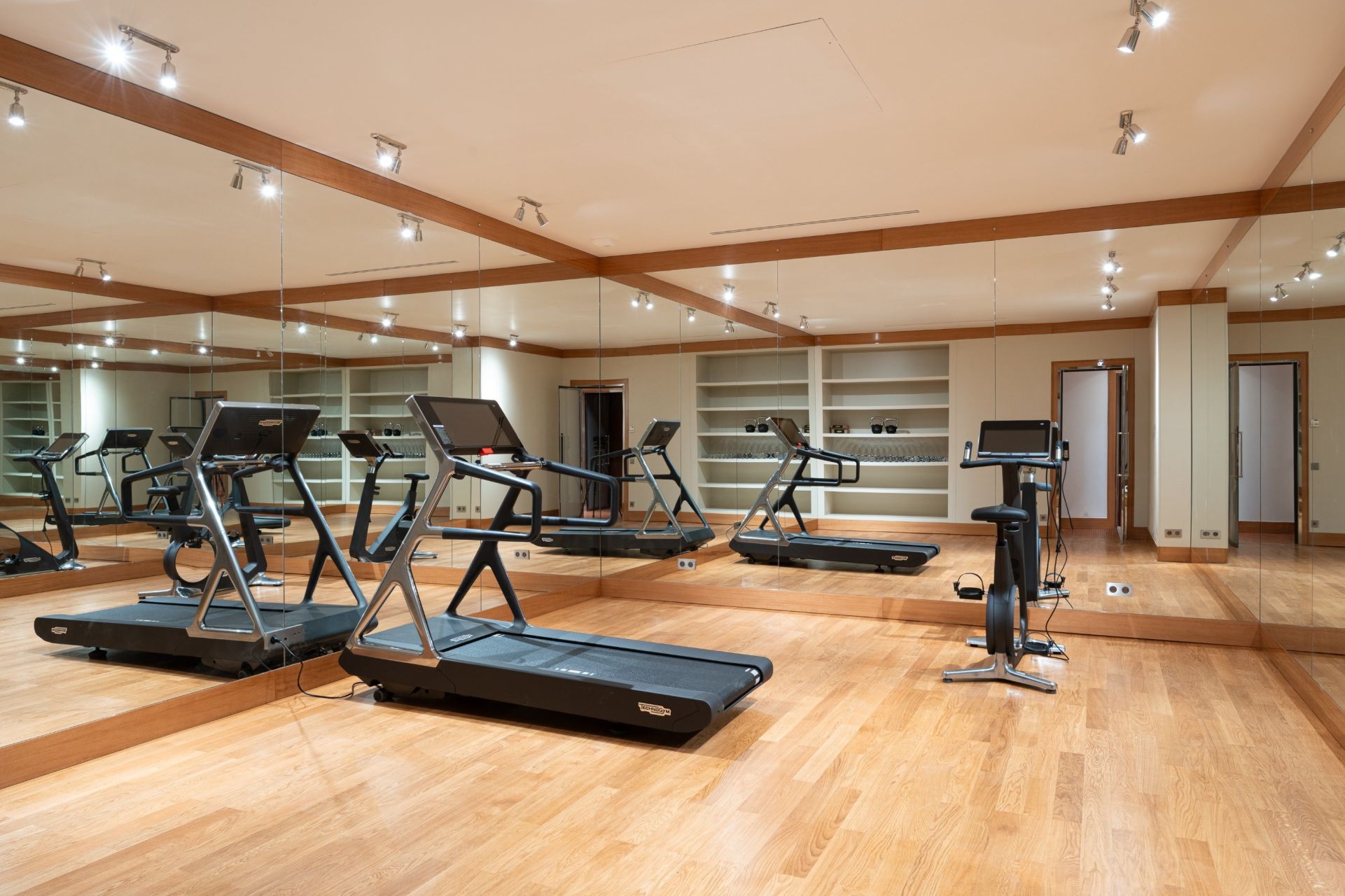 luxury house 12 Rooms for sale on PARIS (75007)
