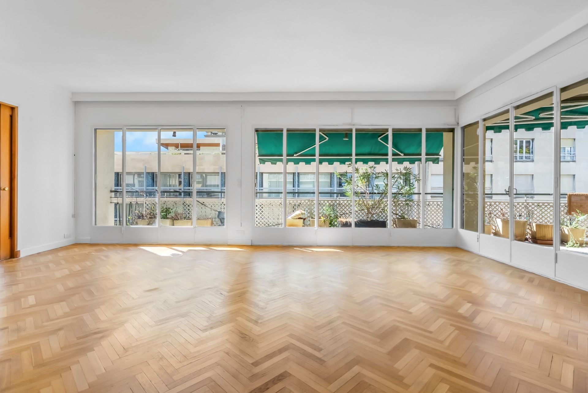 luxury apartment 4 Rooms for rent on MARSEILLE (13008)