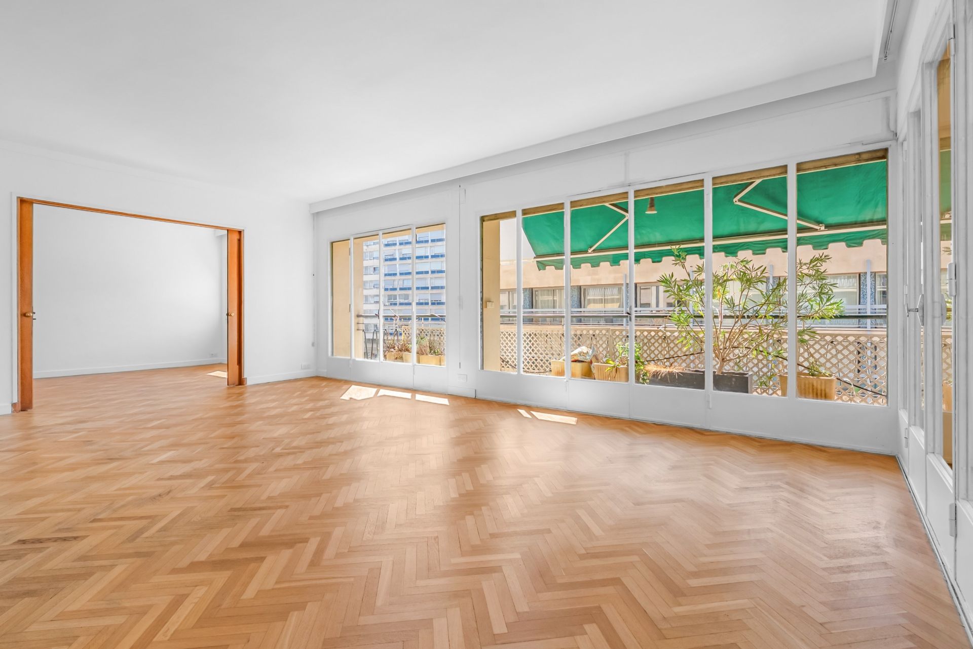 luxury apartment 4 Rooms for rent on MARSEILLE (13008)