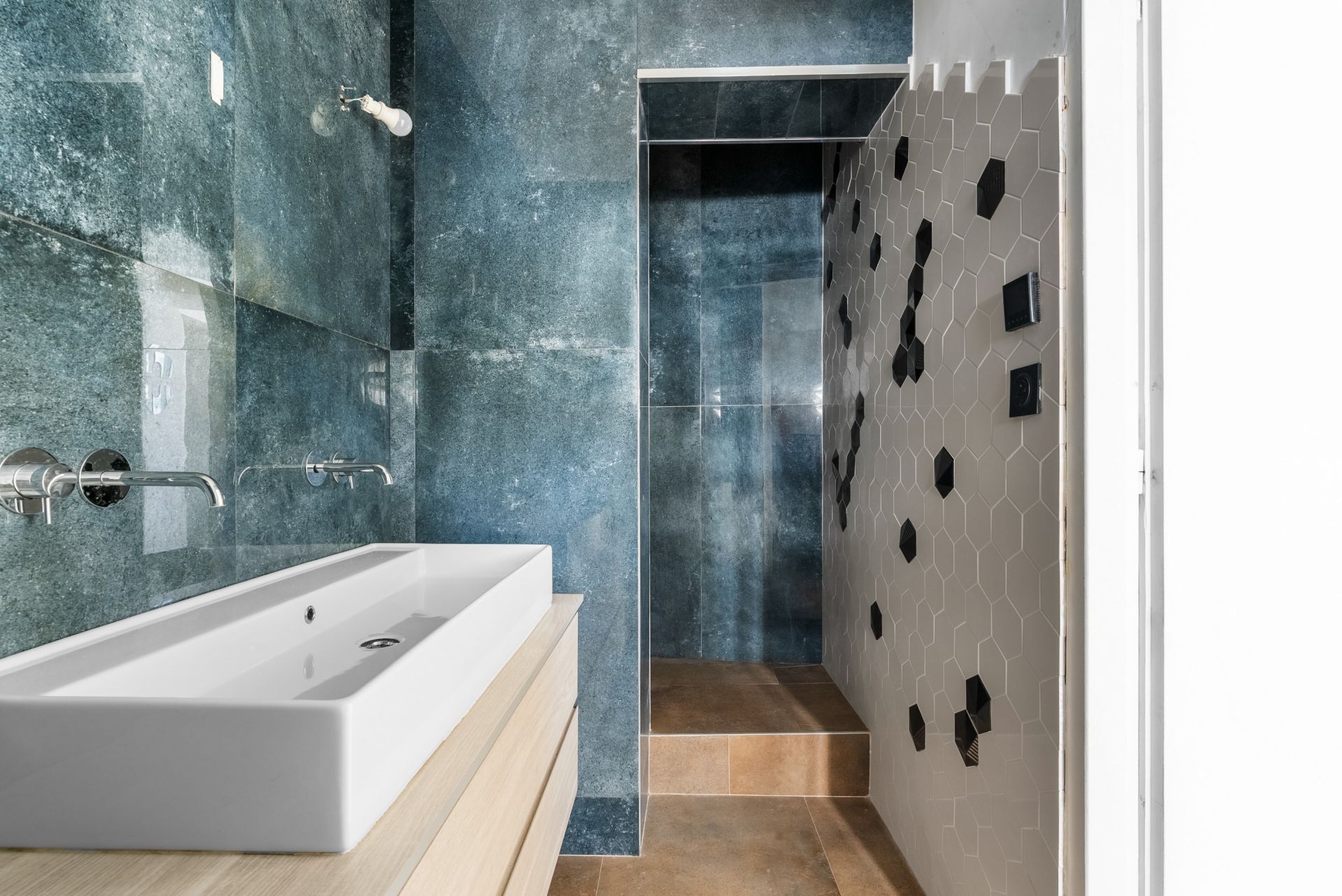 luxury apartment 4 Rooms for rent on MARSEILLE (13008)