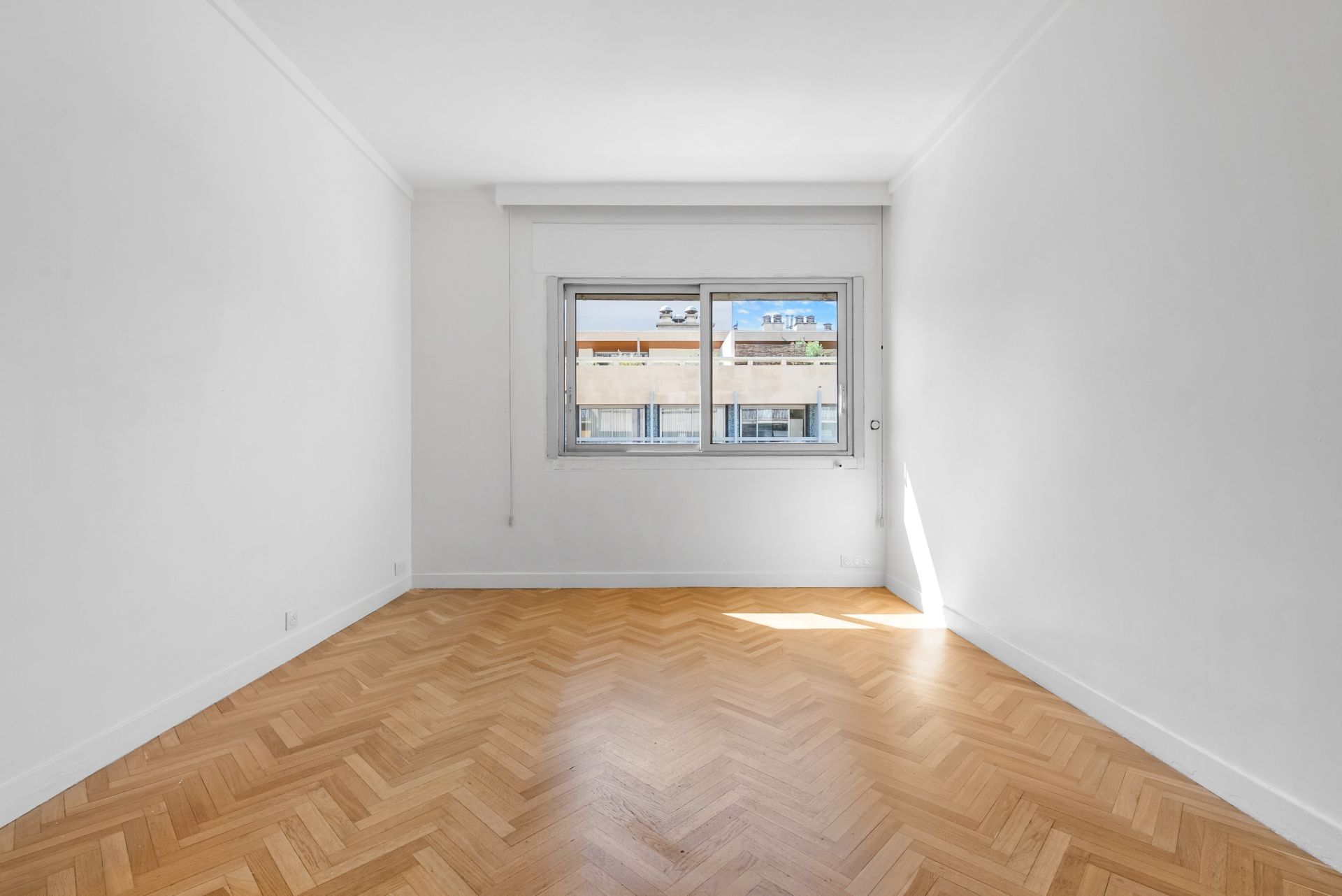luxury apartment 4 Rooms for rent on MARSEILLE (13008)