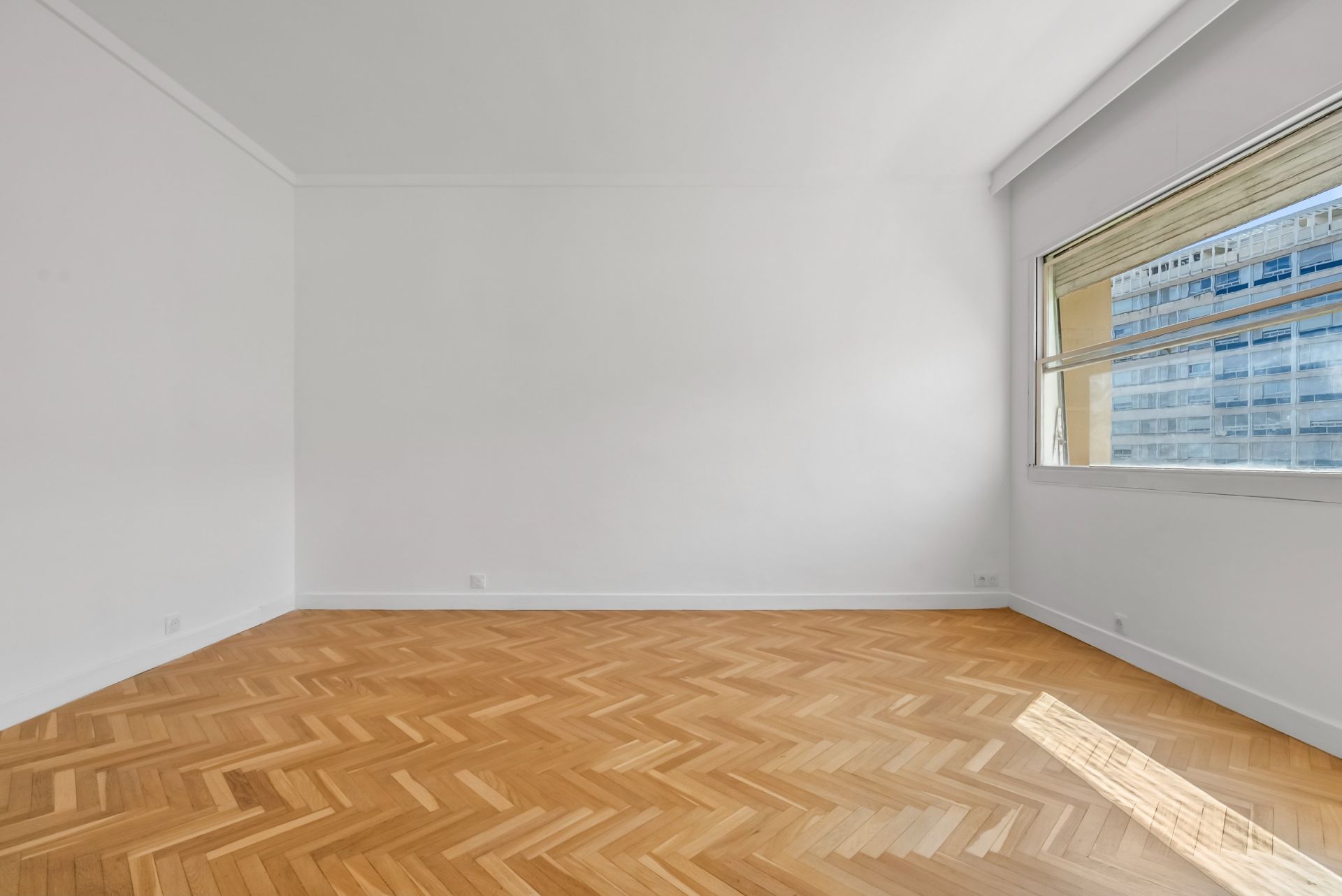 luxury apartment 4 Rooms for rent on MARSEILLE (13008)