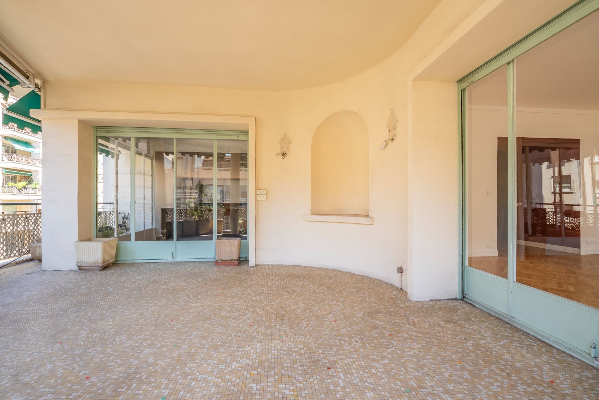 luxury apartment 4 Rooms for rent on MARSEILLE (13008)
