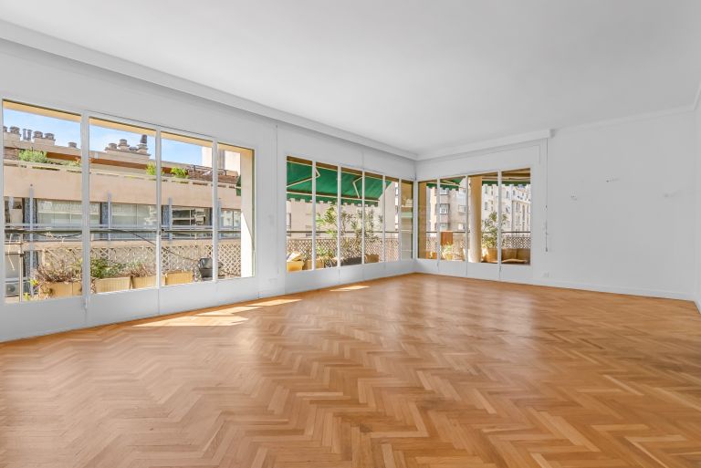 luxury apartment 4 Rooms for rent on MARSEILLE (13008)