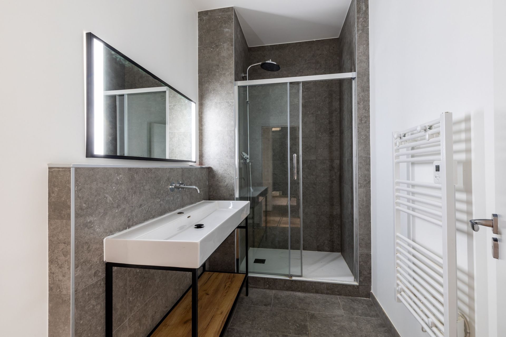 luxury apartment 5 Rooms for sale on BORDEAUX (33000)