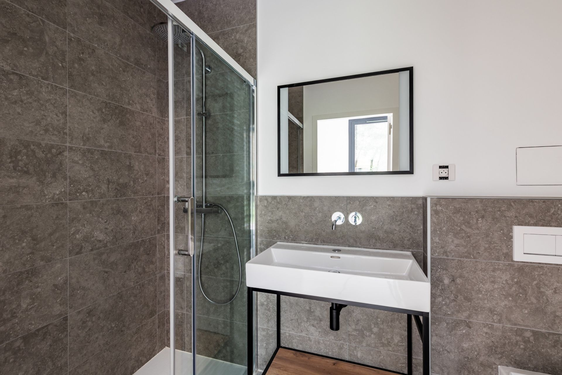 luxury apartment 5 Rooms for sale on BORDEAUX (33000)