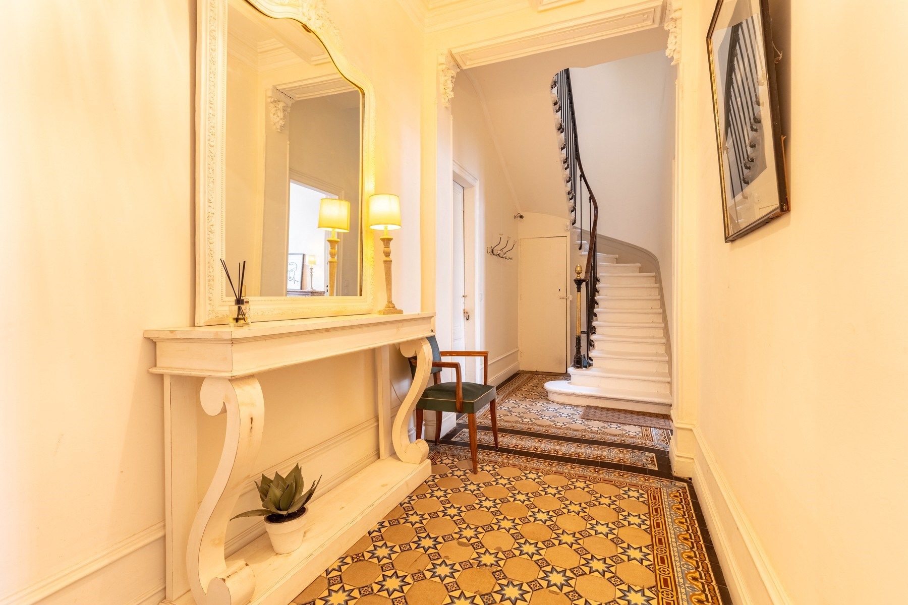 luxury house 10 Rooms for sale on BORDEAUX (33000)