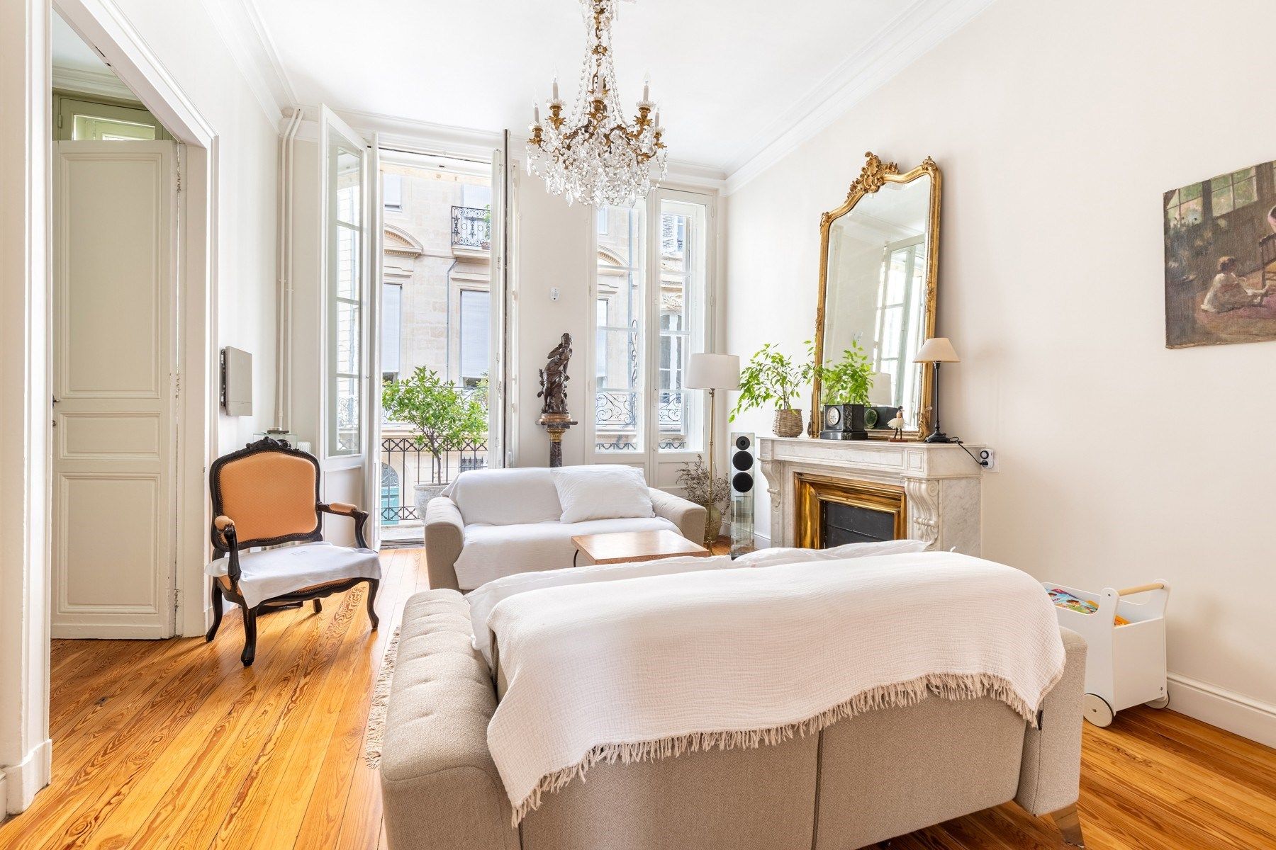 luxury house 10 Rooms for sale on BORDEAUX (33000)