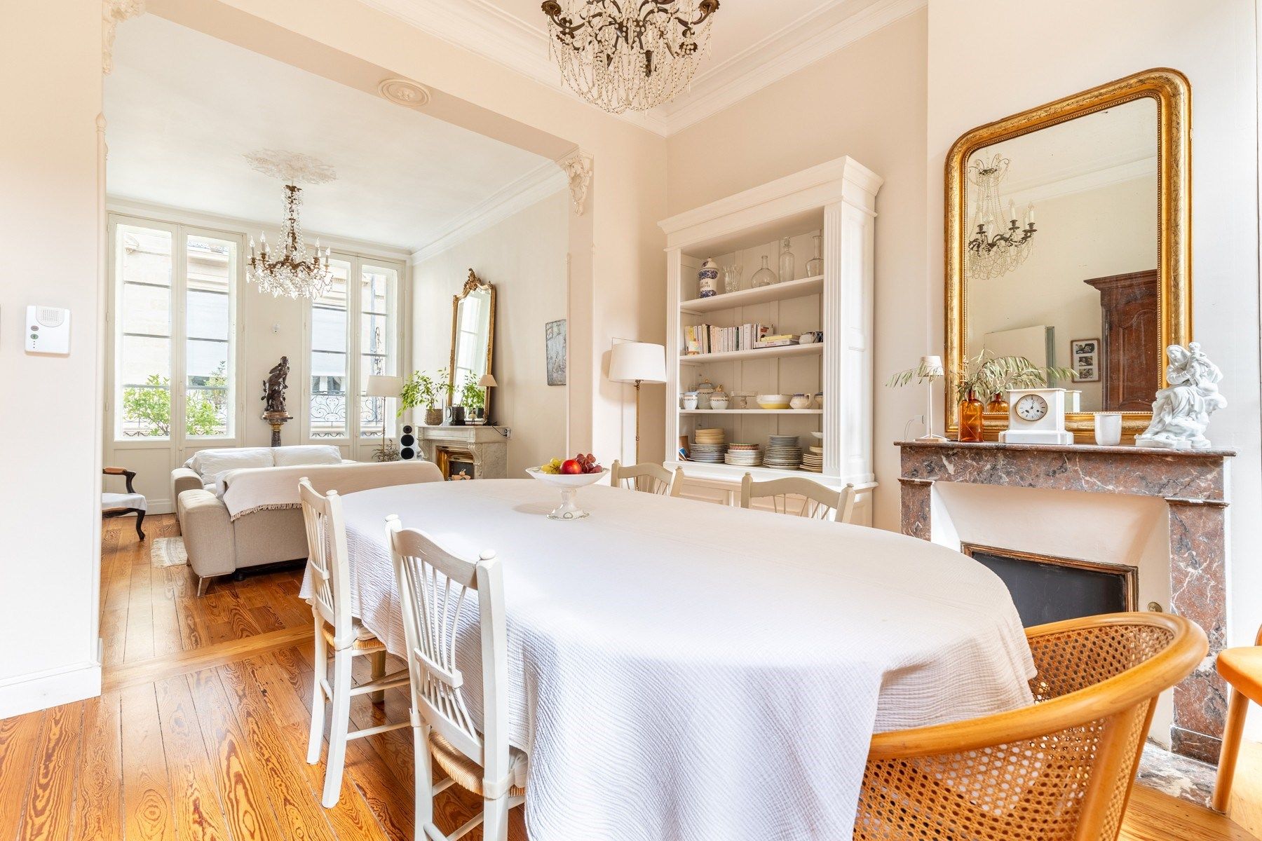 luxury house 10 Rooms for sale on BORDEAUX (33000)