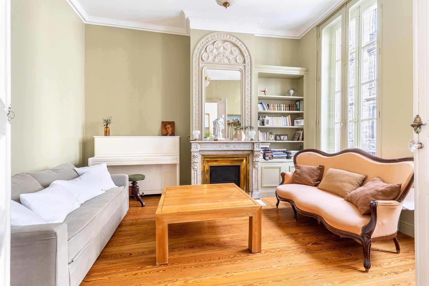 luxury house 10 Rooms for sale on BORDEAUX (33000)