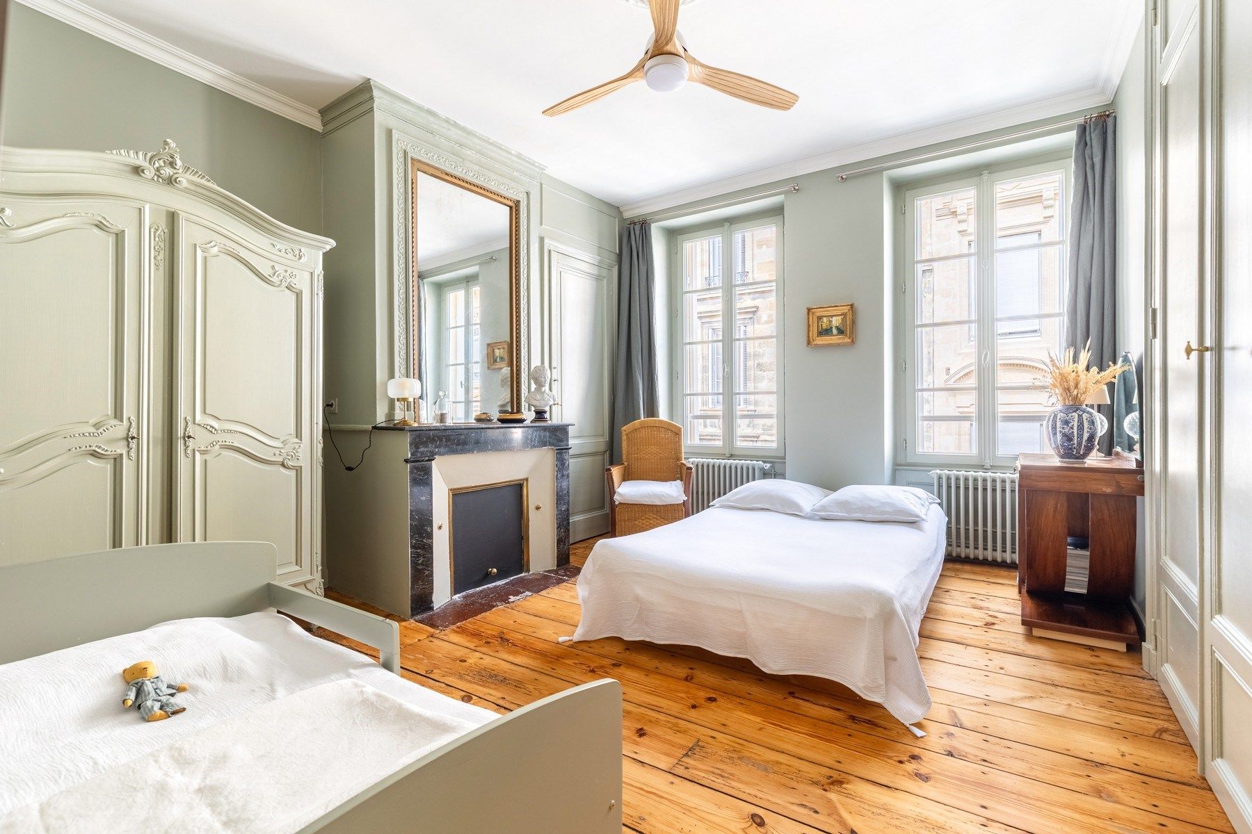 luxury house 10 Rooms for sale on BORDEAUX (33000)