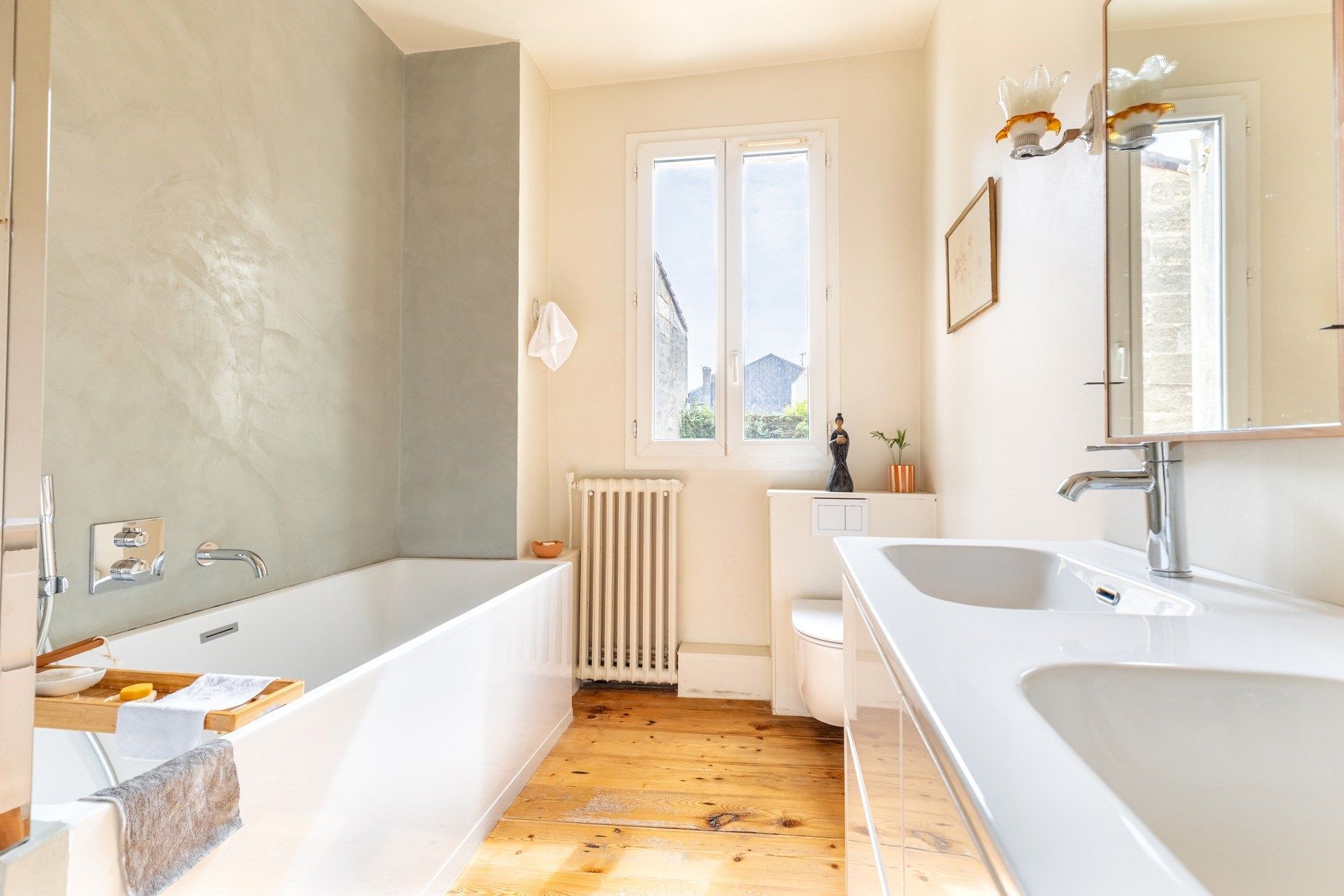 luxury house 10 Rooms for sale on BORDEAUX (33000)