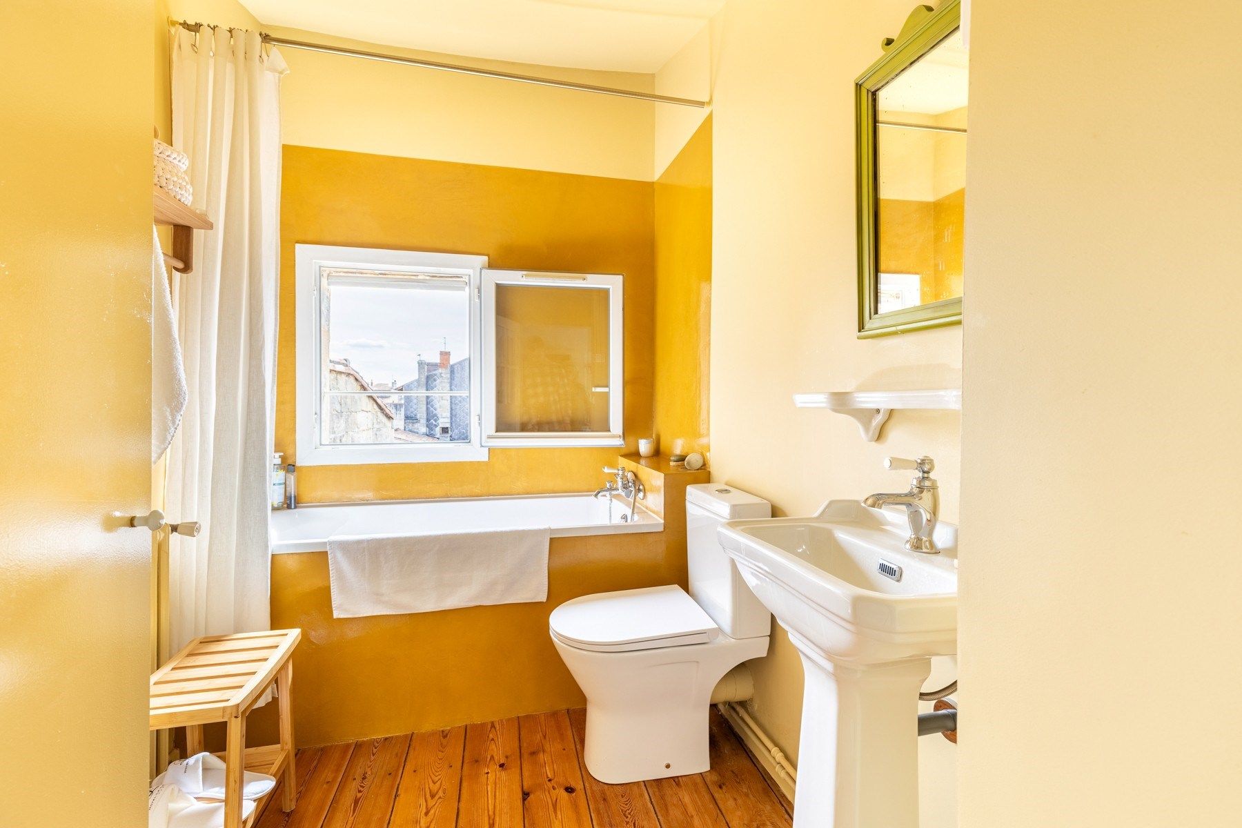 luxury house 10 Rooms for sale on BORDEAUX (33000)
