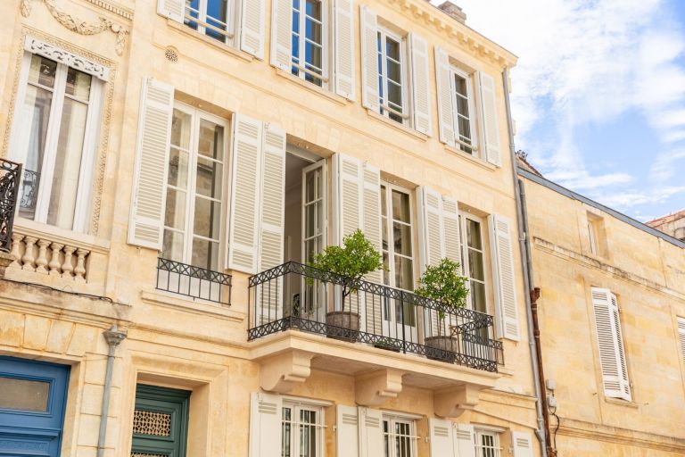 luxury house 10 Rooms for sale on BORDEAUX (33000)