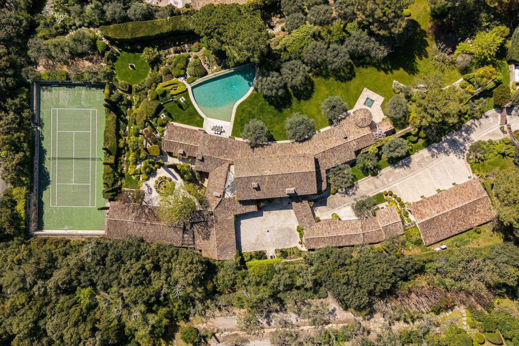 luxury provencale house 11 Rooms for sale on LA COLLE SUR LOUP (06480)