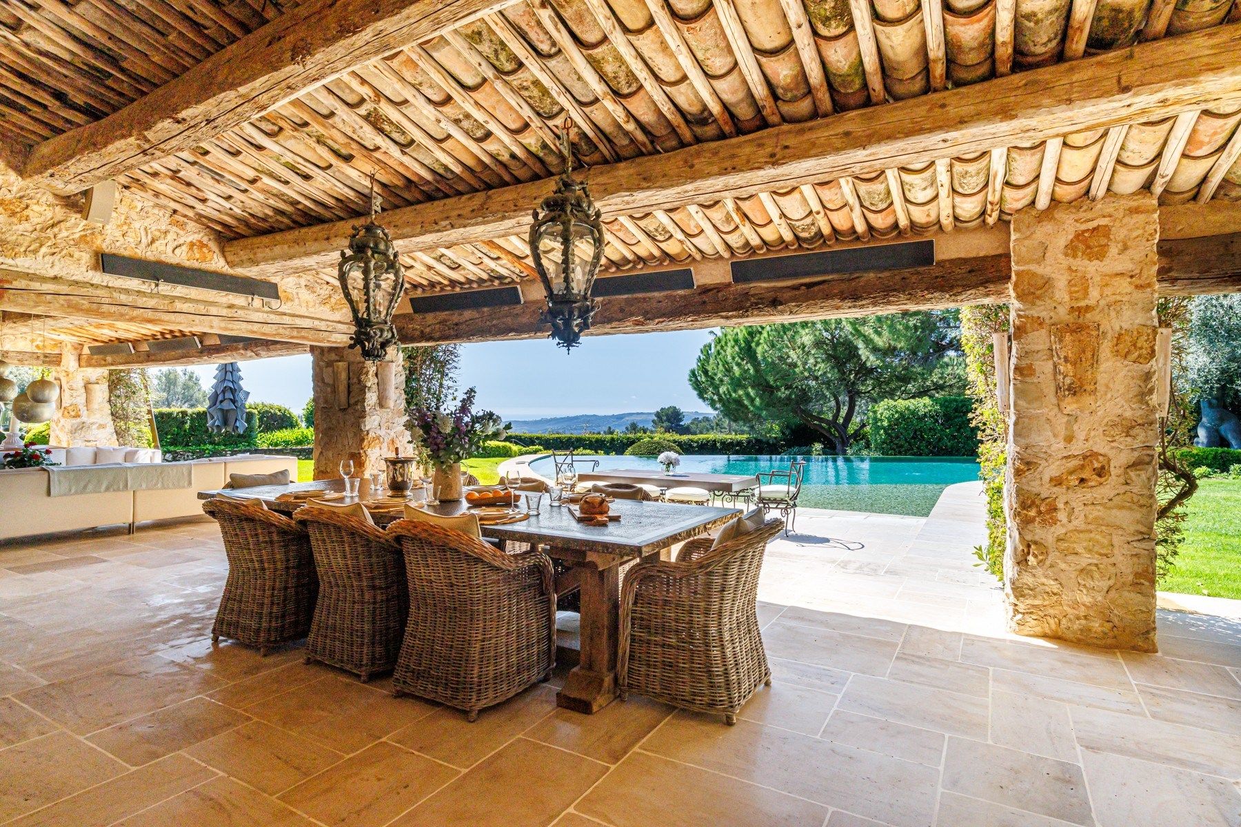 luxury provencale house 11 Rooms for sale on LA COLLE SUR LOUP (06480)