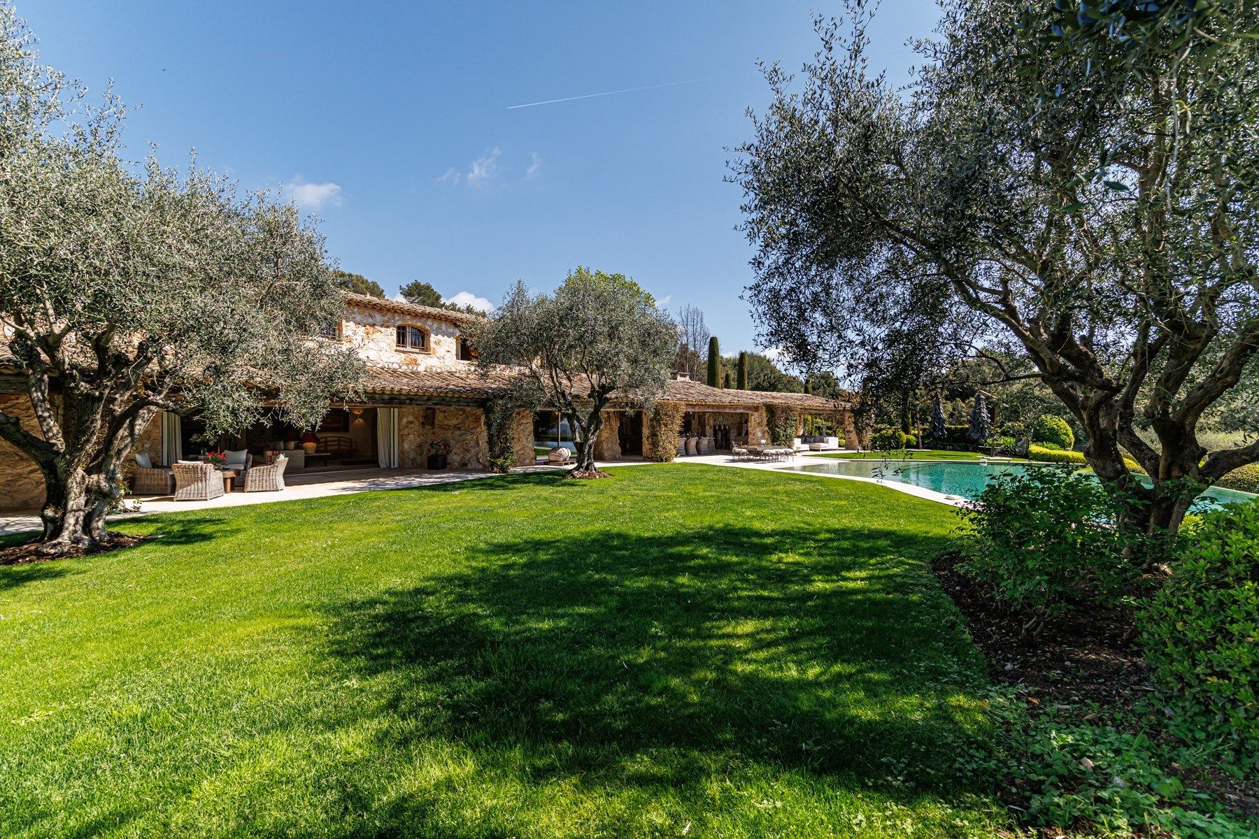 luxury provencale house 11 Rooms for sale on LA COLLE SUR LOUP (06480)