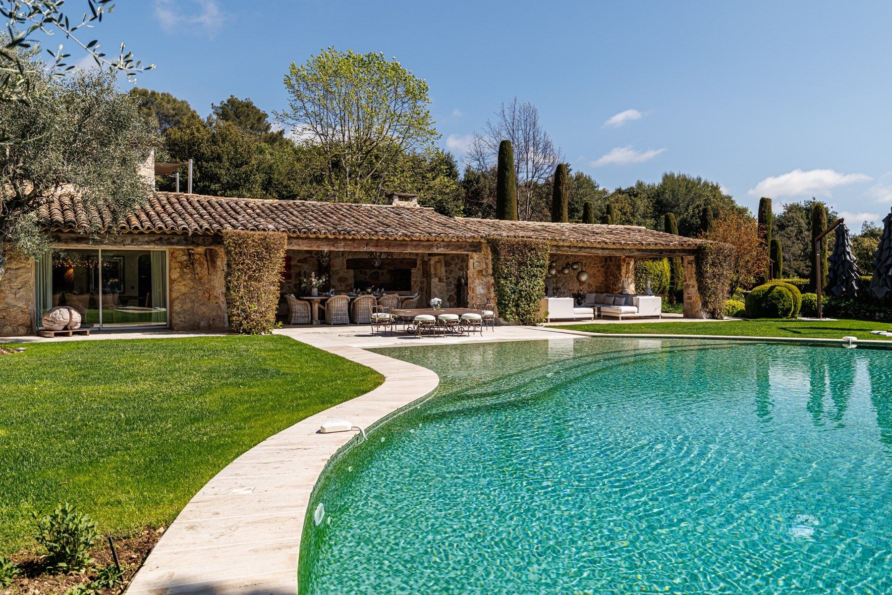 luxury provencale house 11 Rooms for sale on LA COLLE SUR LOUP (06480)
