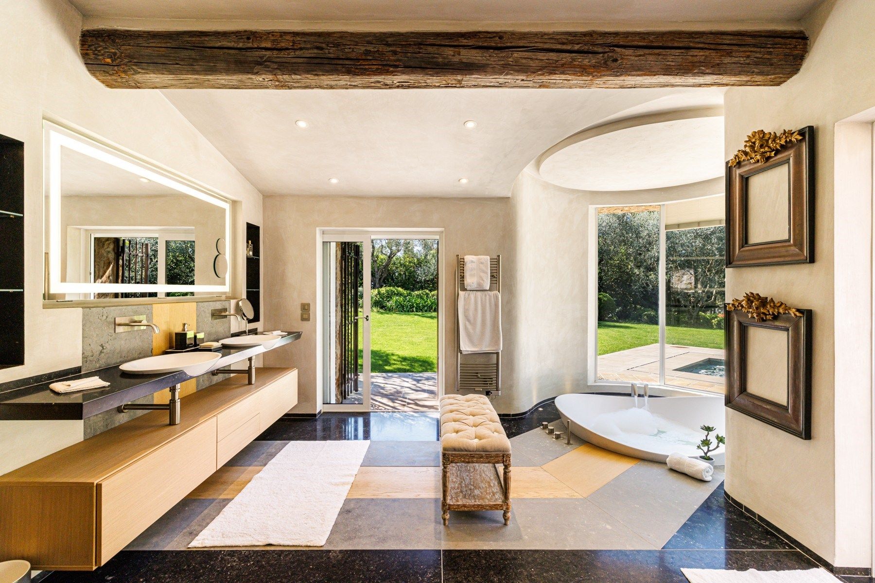 luxury provencale house 11 Rooms for sale on LA COLLE SUR LOUP (06480)