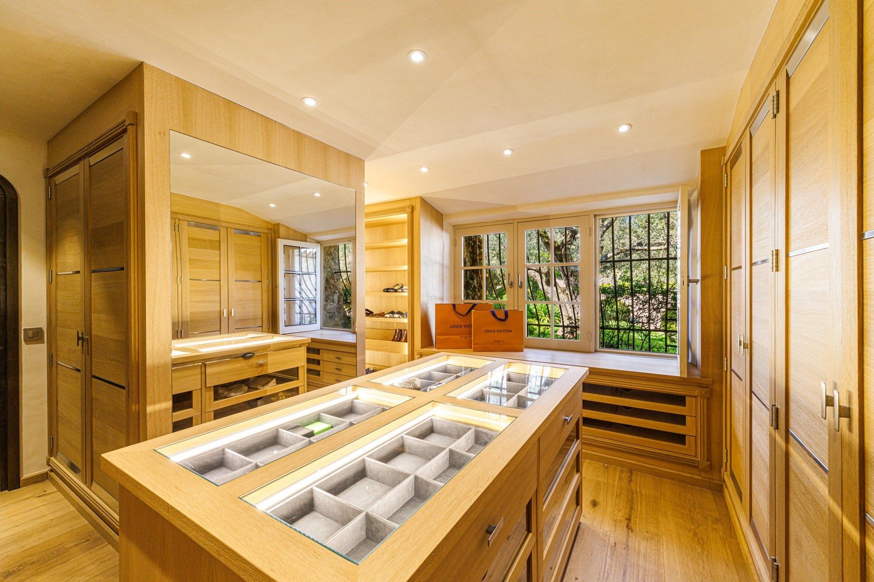 luxury provencale house 11 Rooms for sale on LA COLLE SUR LOUP (06480)
