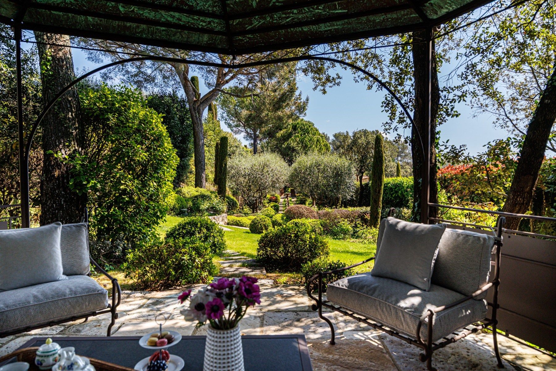 luxury provencale house 11 Rooms for sale on LA COLLE SUR LOUP (06480)