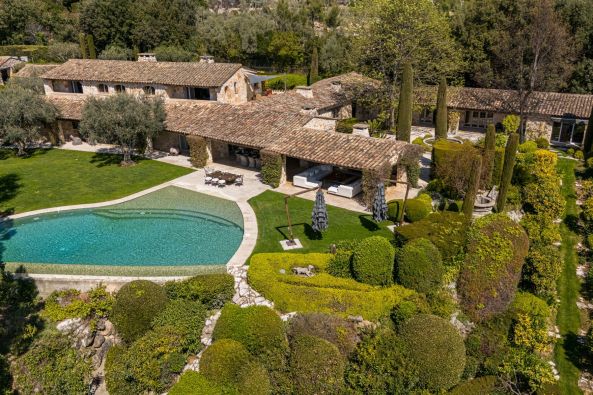 luxury provencale house 11 Rooms for sale on LA COLLE SUR LOUP (06480)