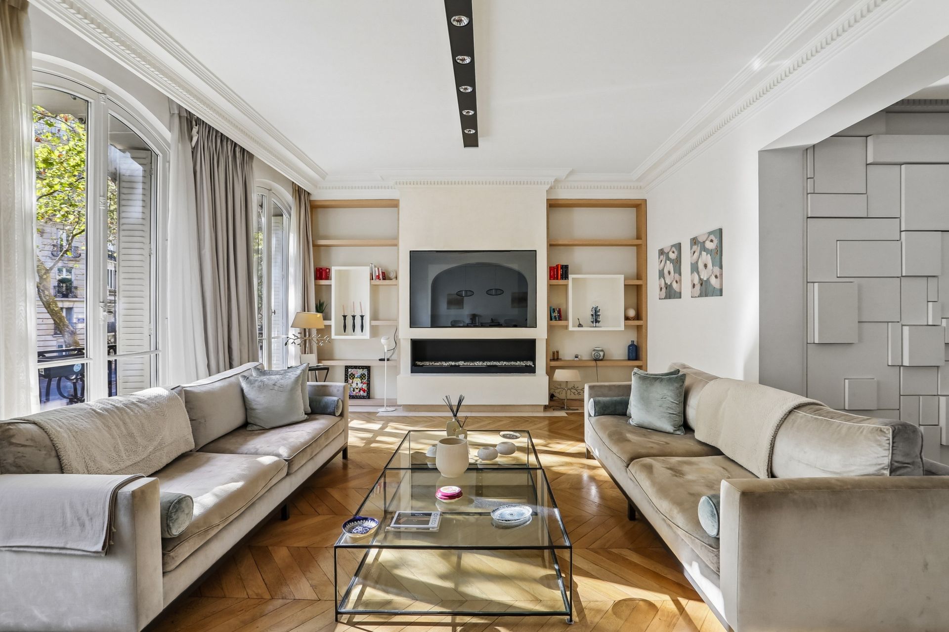 luxury apartment 6 Rooms for sale on PARIS (75017)