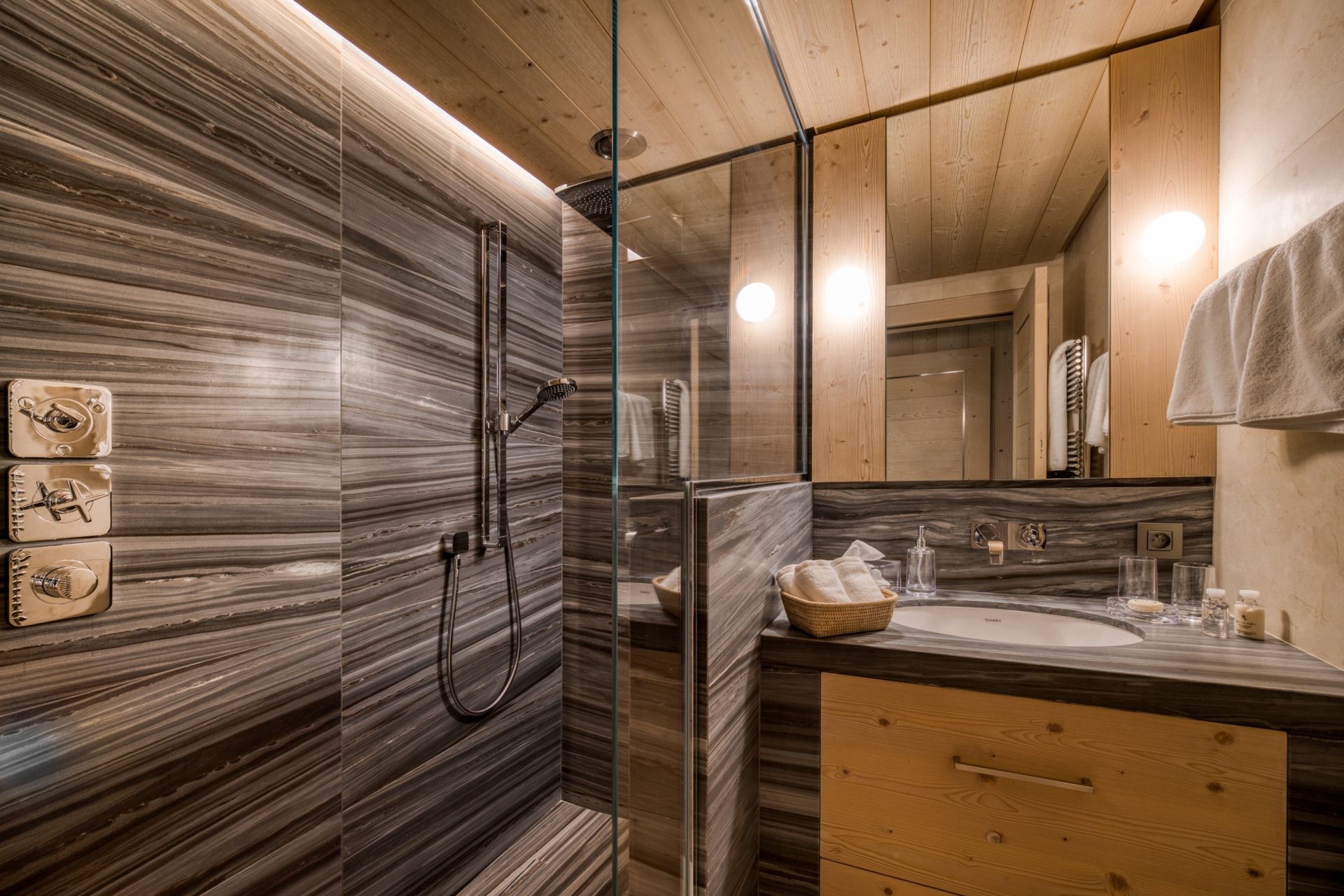 luxury chalet 18 Rooms for sale on MEGEVE (74120)