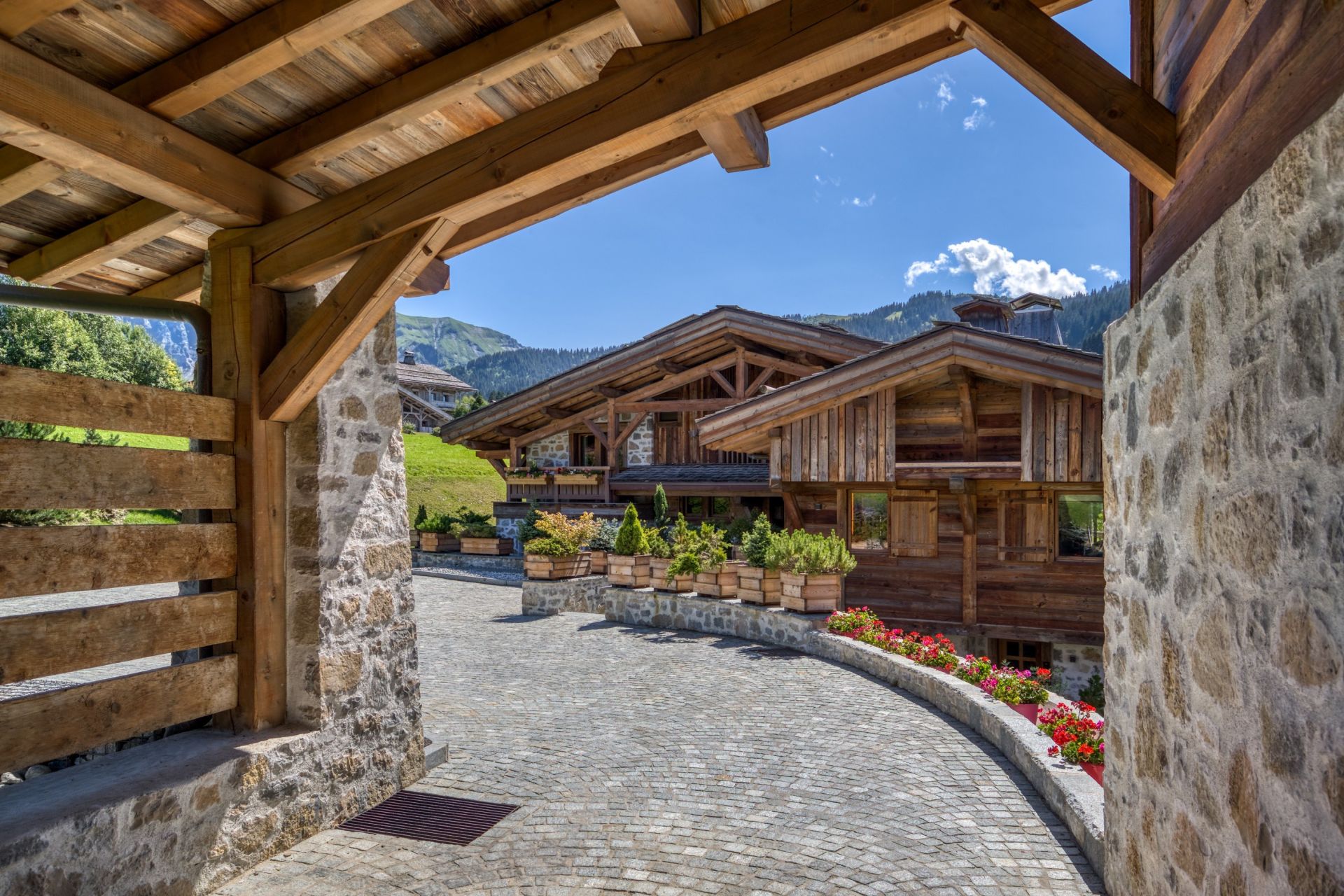 luxury chalet 18 Rooms for sale on MEGEVE (74120)