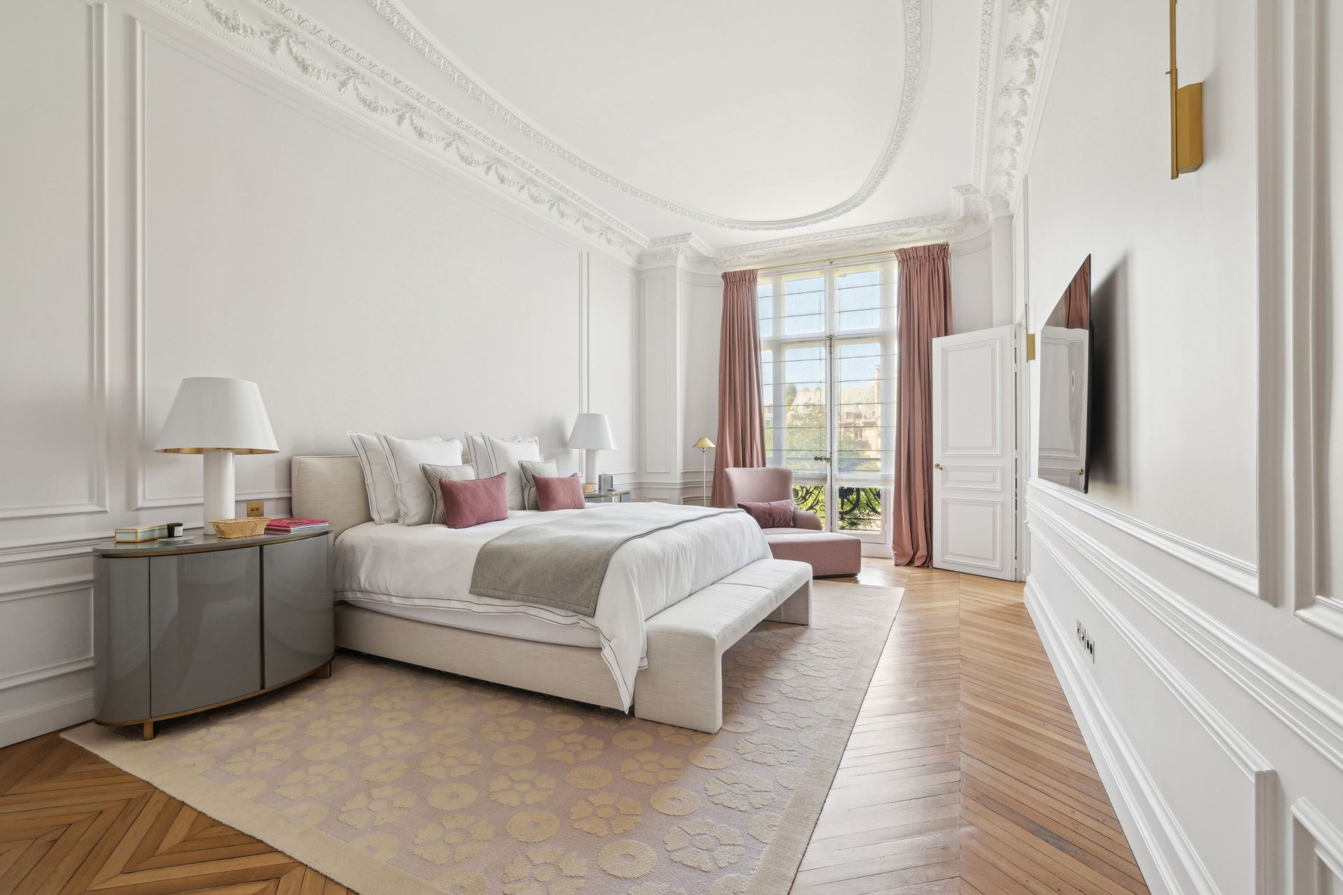 luxury apartment 7 Rooms for sale on PARIS (75016)