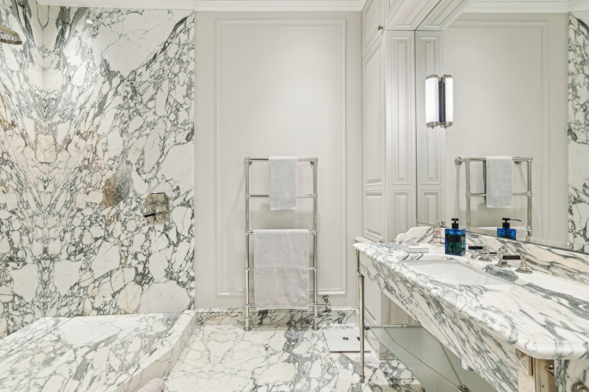 luxury apartment 7 Rooms for sale on PARIS (75016)