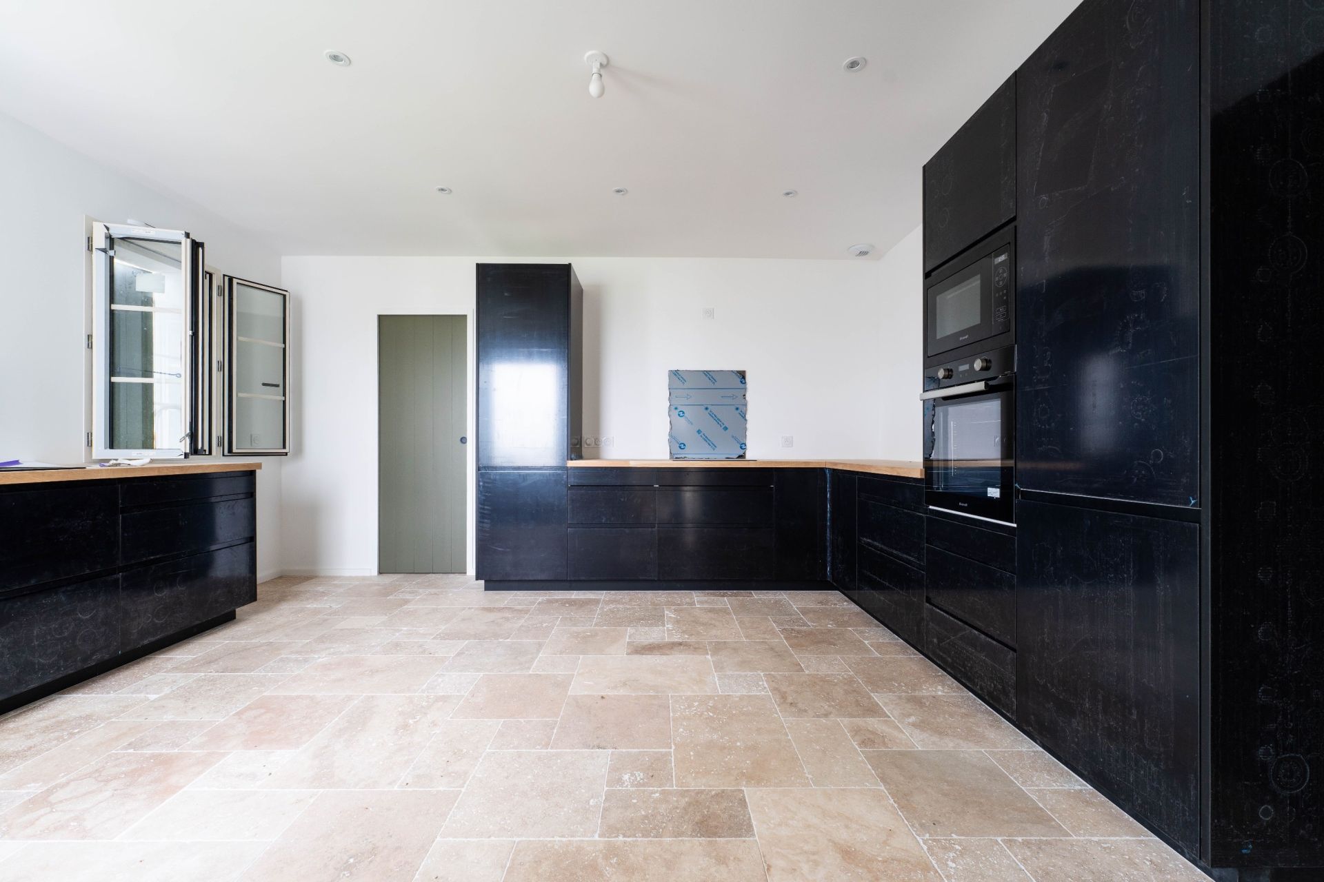 luxury house 10 Rooms for sale on RIVEDOUX PLAGE (17940)
