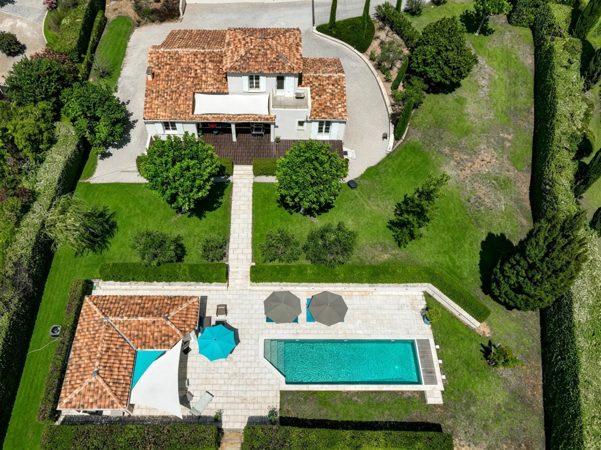 luxury house 5 Rooms for sale on AIX EN PROVENCE (13100)