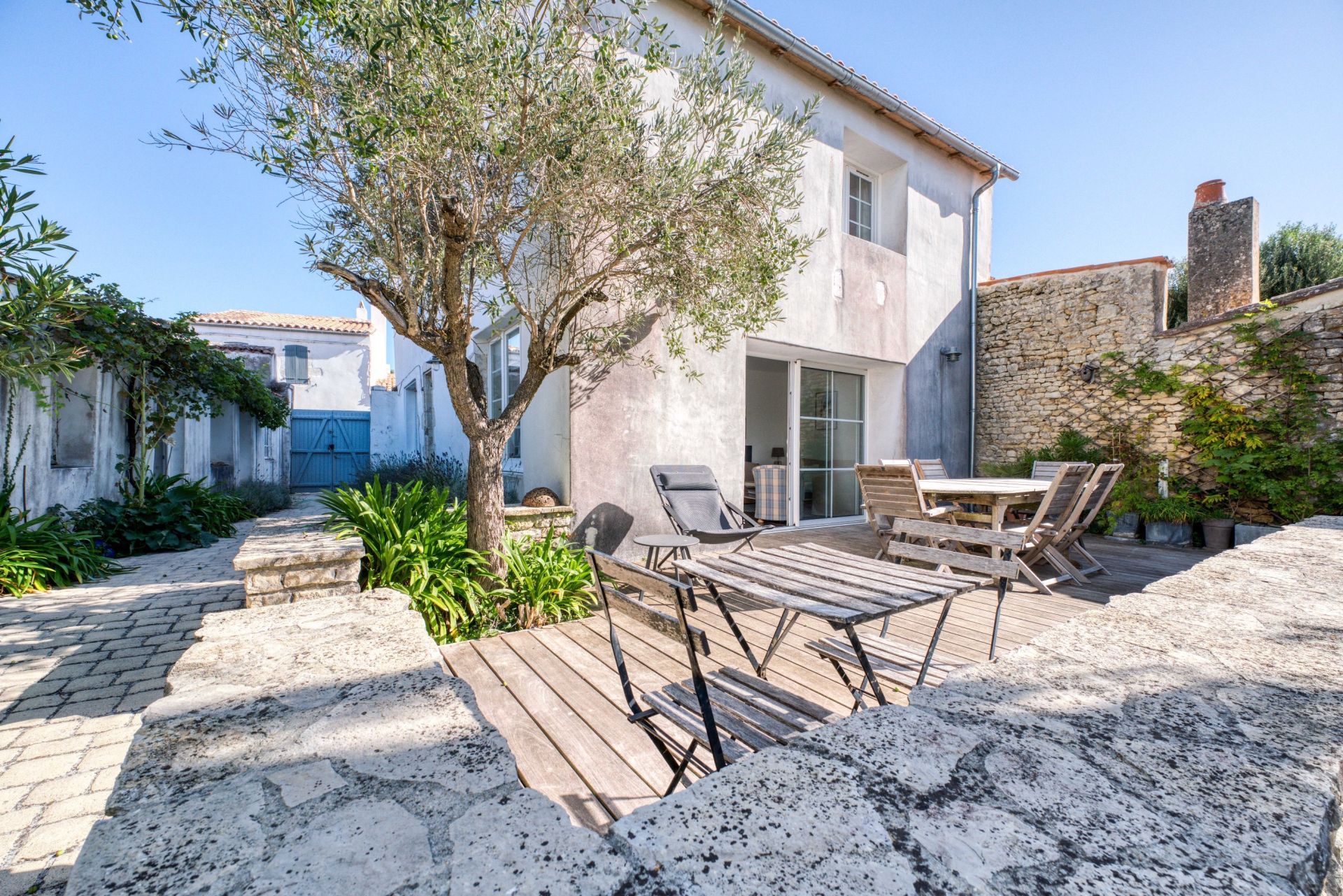 luxury house 5 Rooms for sale on LOIX (17111)