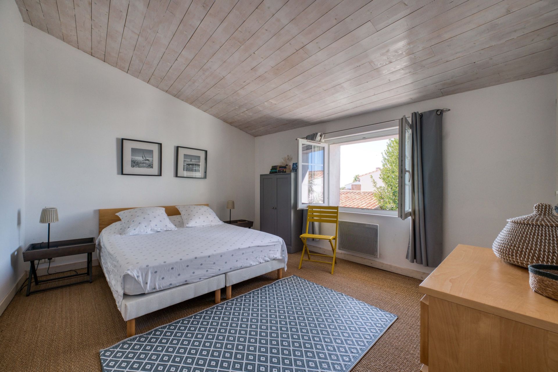 luxury house 5 Rooms for sale on LOIX (17111)