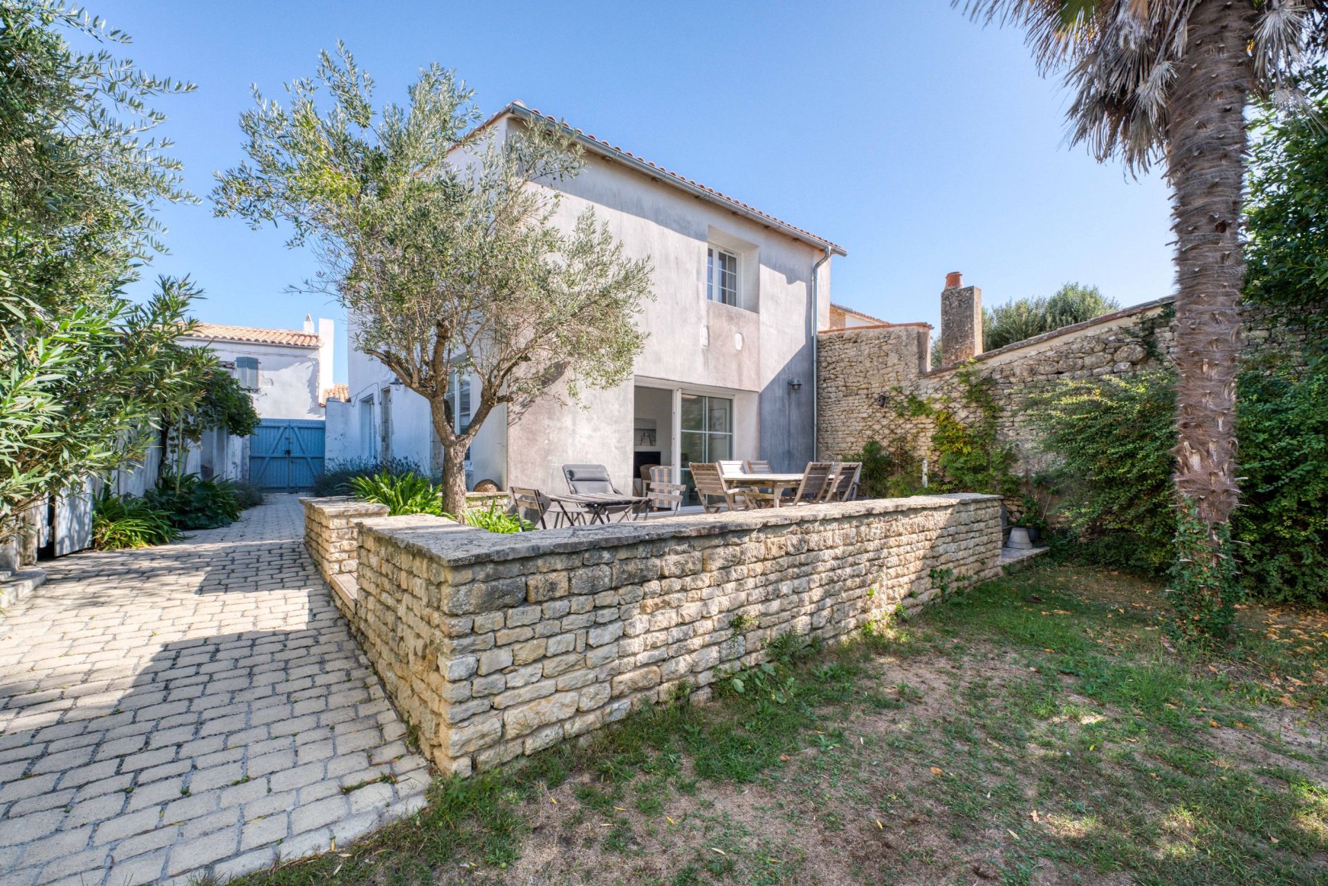 luxury house 5 Rooms for sale on LOIX (17111)