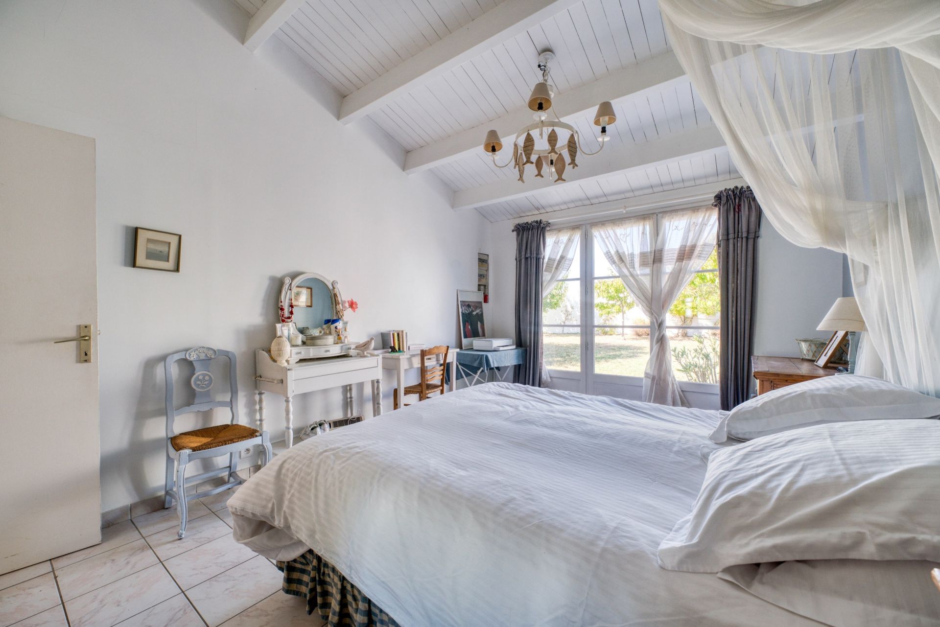 luxury house 5 Rooms for sale on LOIX (17111)
