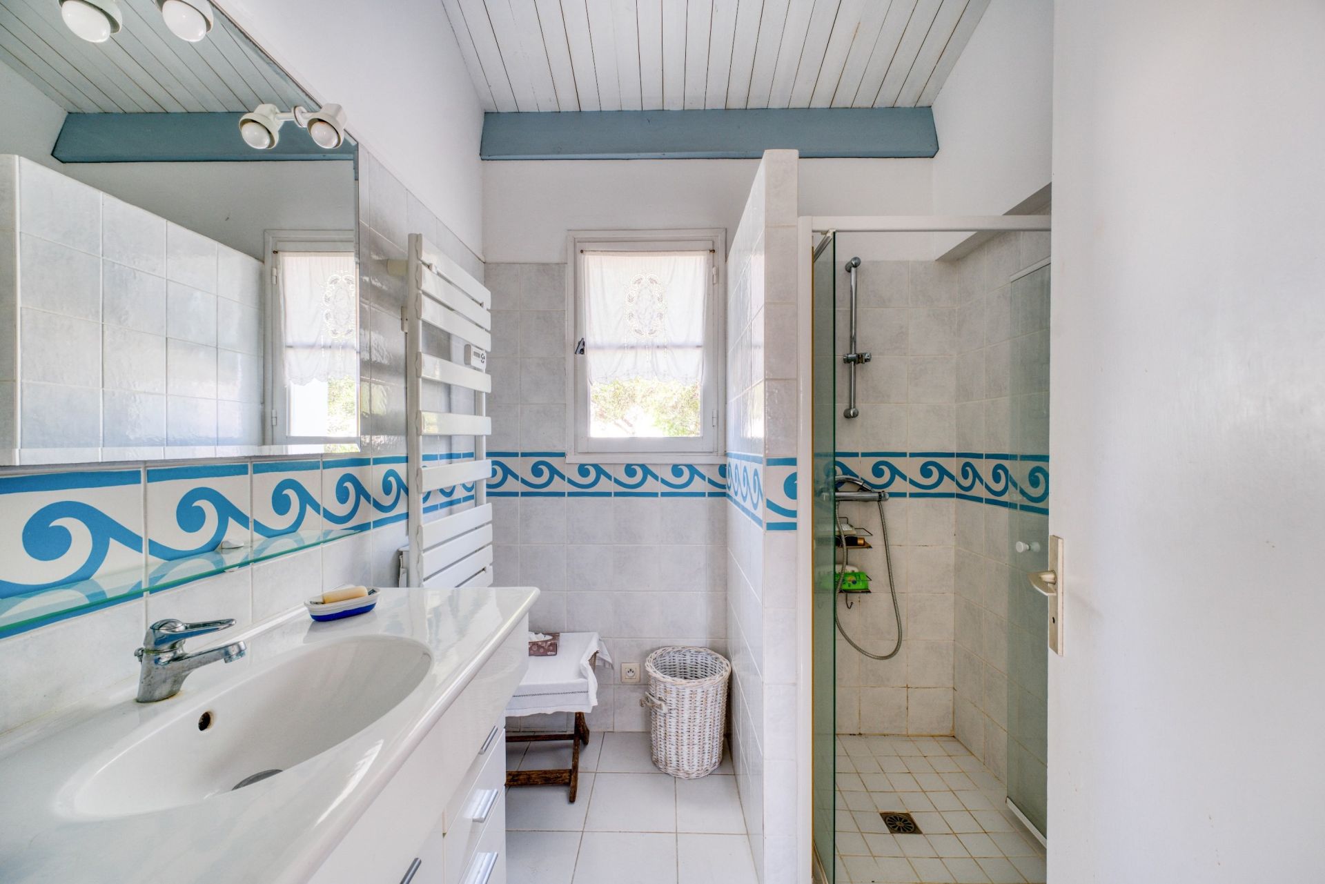 luxury house 5 Rooms for sale on LOIX (17111)