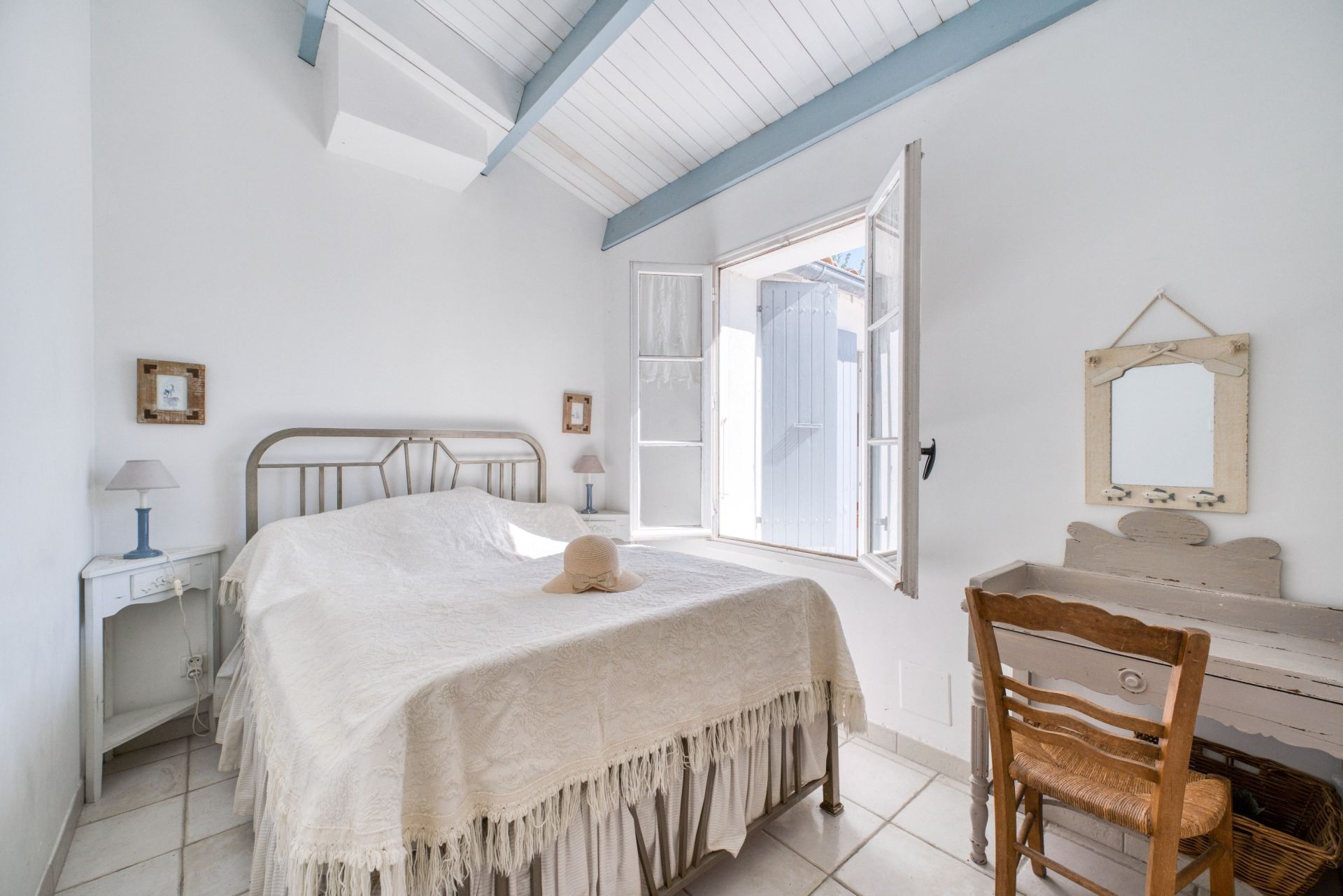 luxury house 5 Rooms for sale on LOIX (17111)
