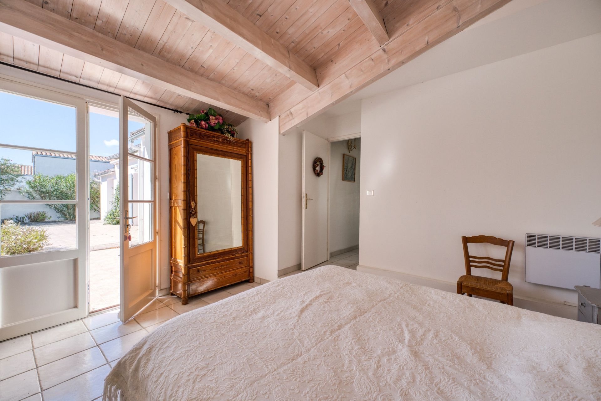 luxury house 5 Rooms for sale on LOIX (17111)