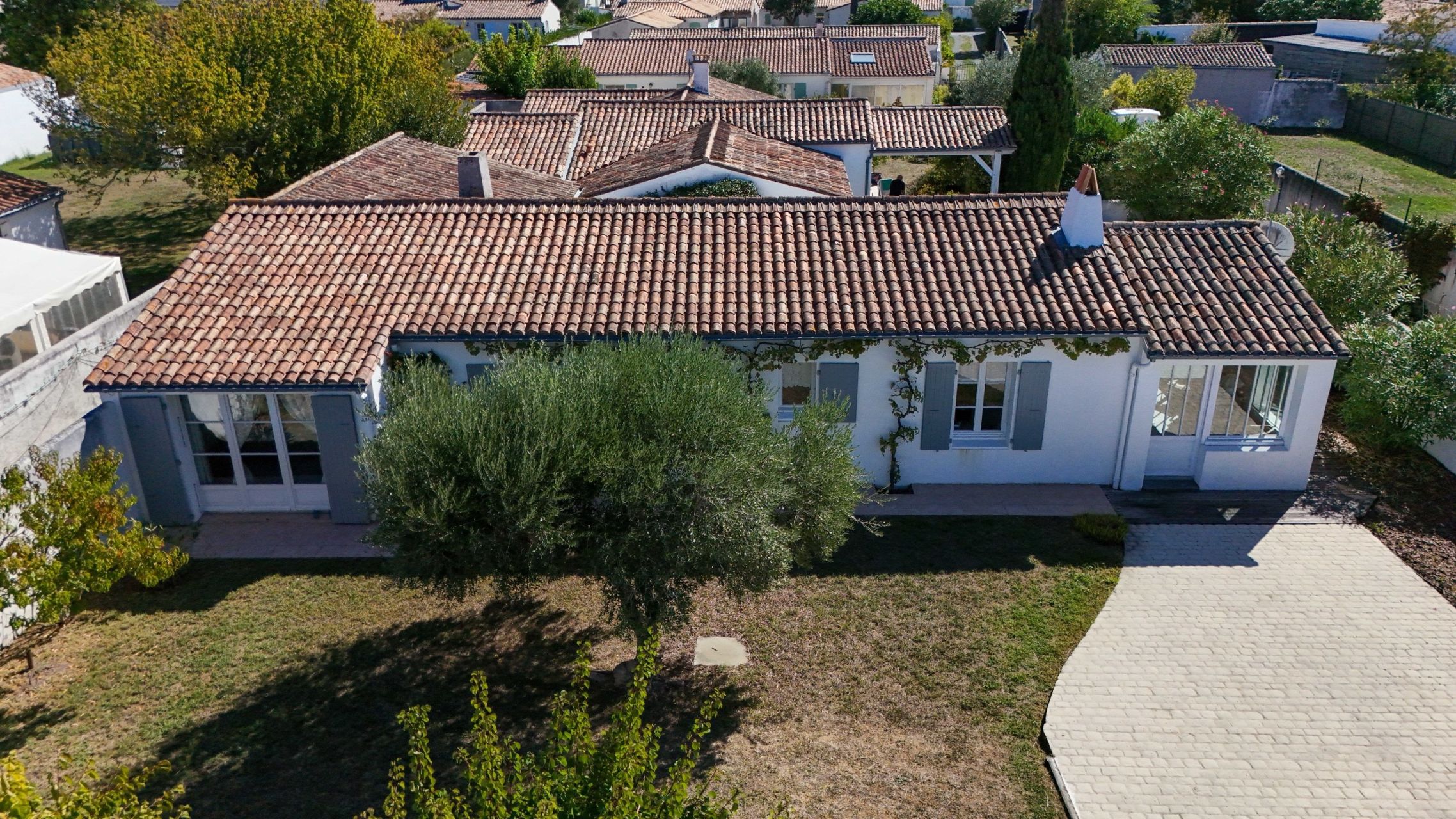 luxury house 5 Rooms for sale on LOIX (17111)