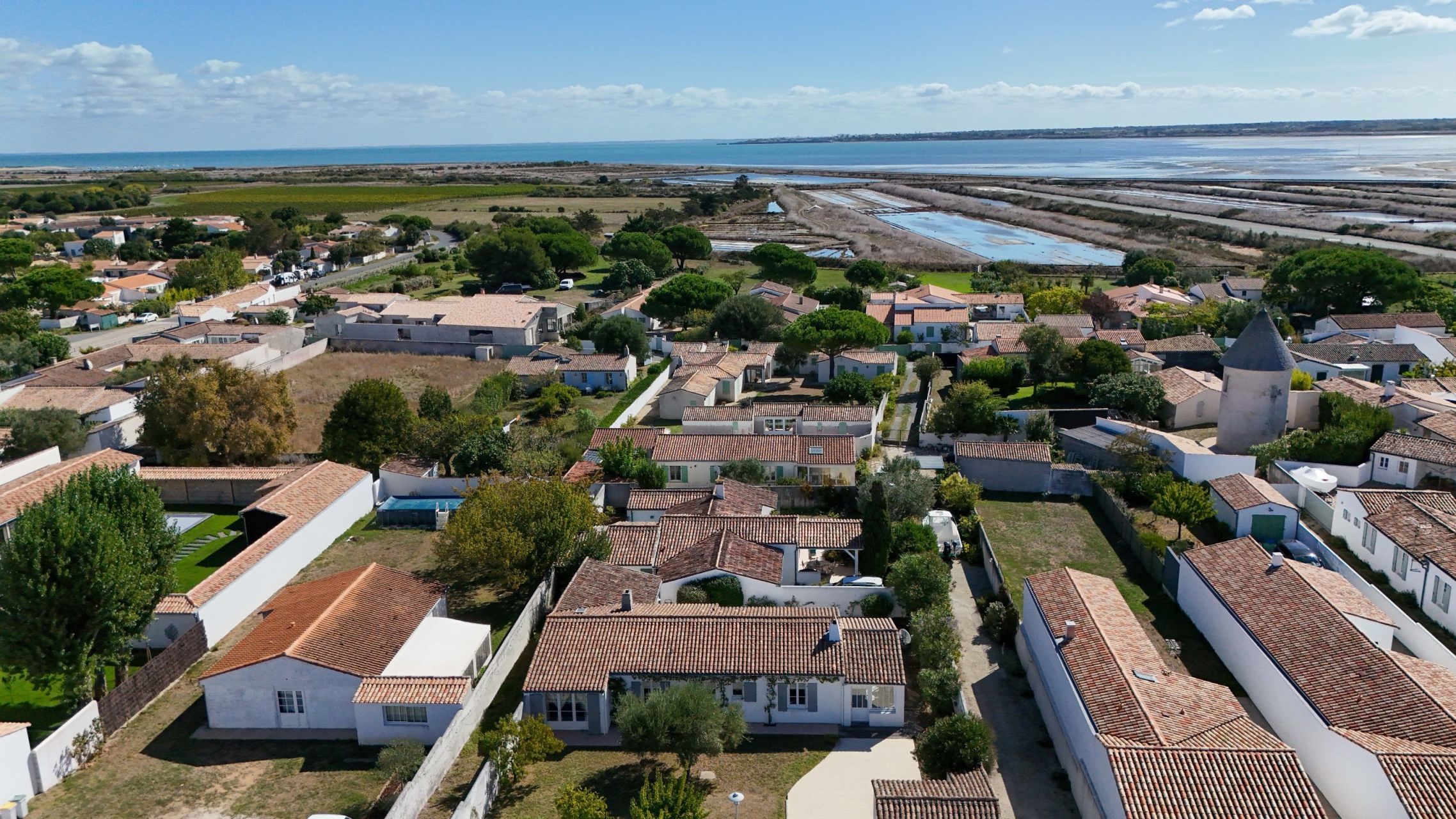 luxury house 5 Rooms for sale on LOIX (17111)