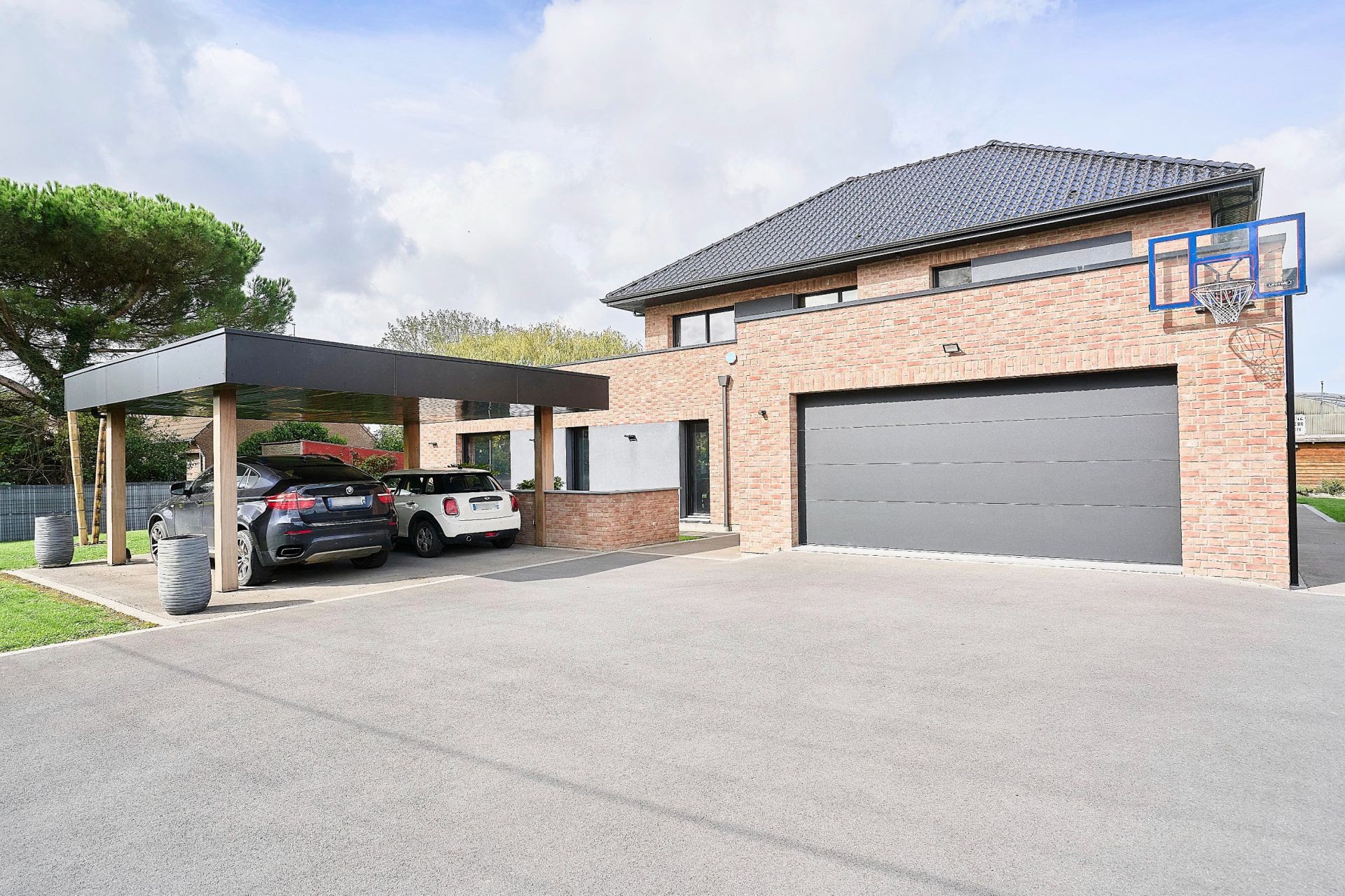 luxury house 9 Rooms for sale on AUBERS (59249)