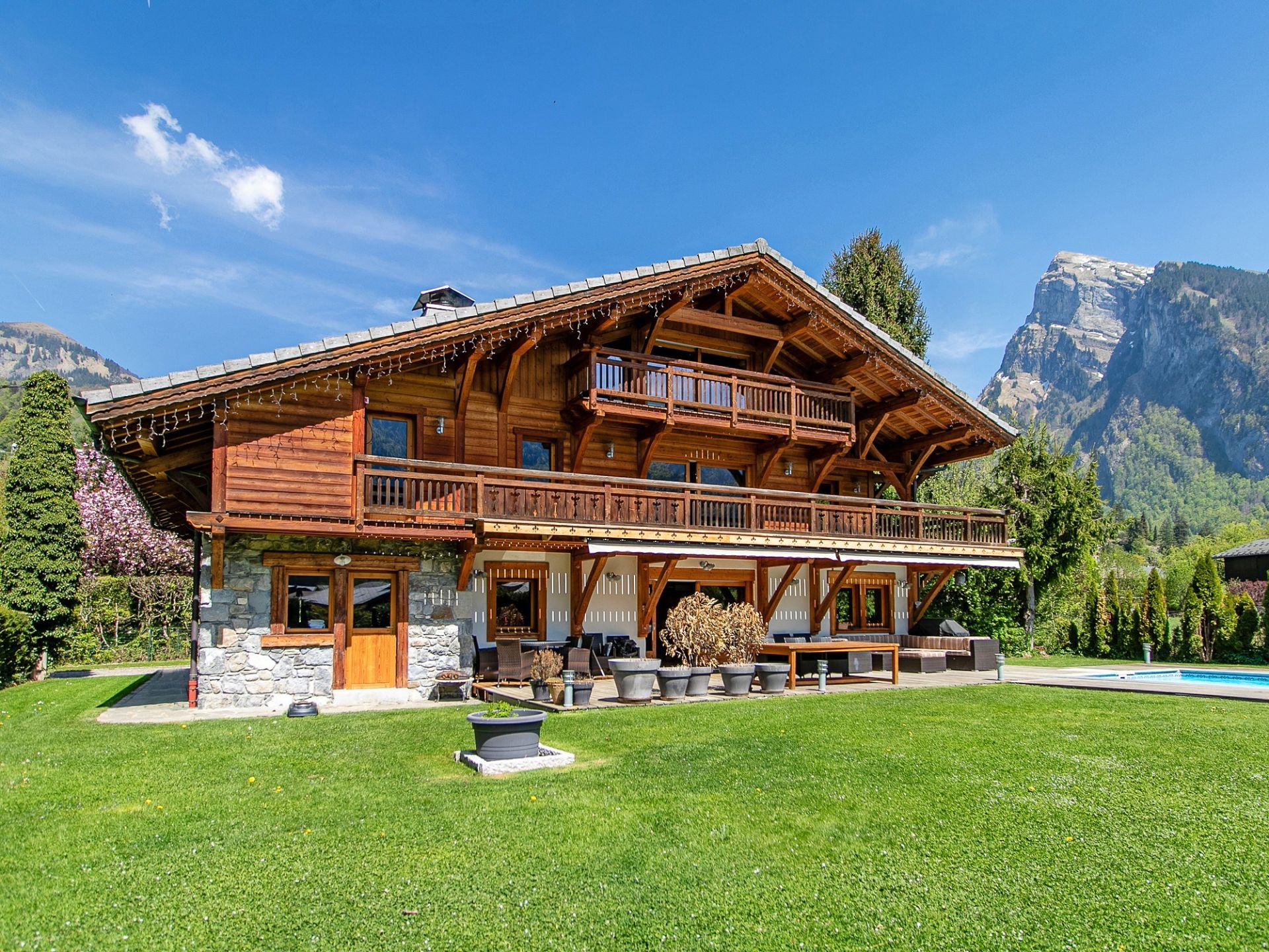 luxury chalet 14 Rooms for sale on SAMOENS (74340)