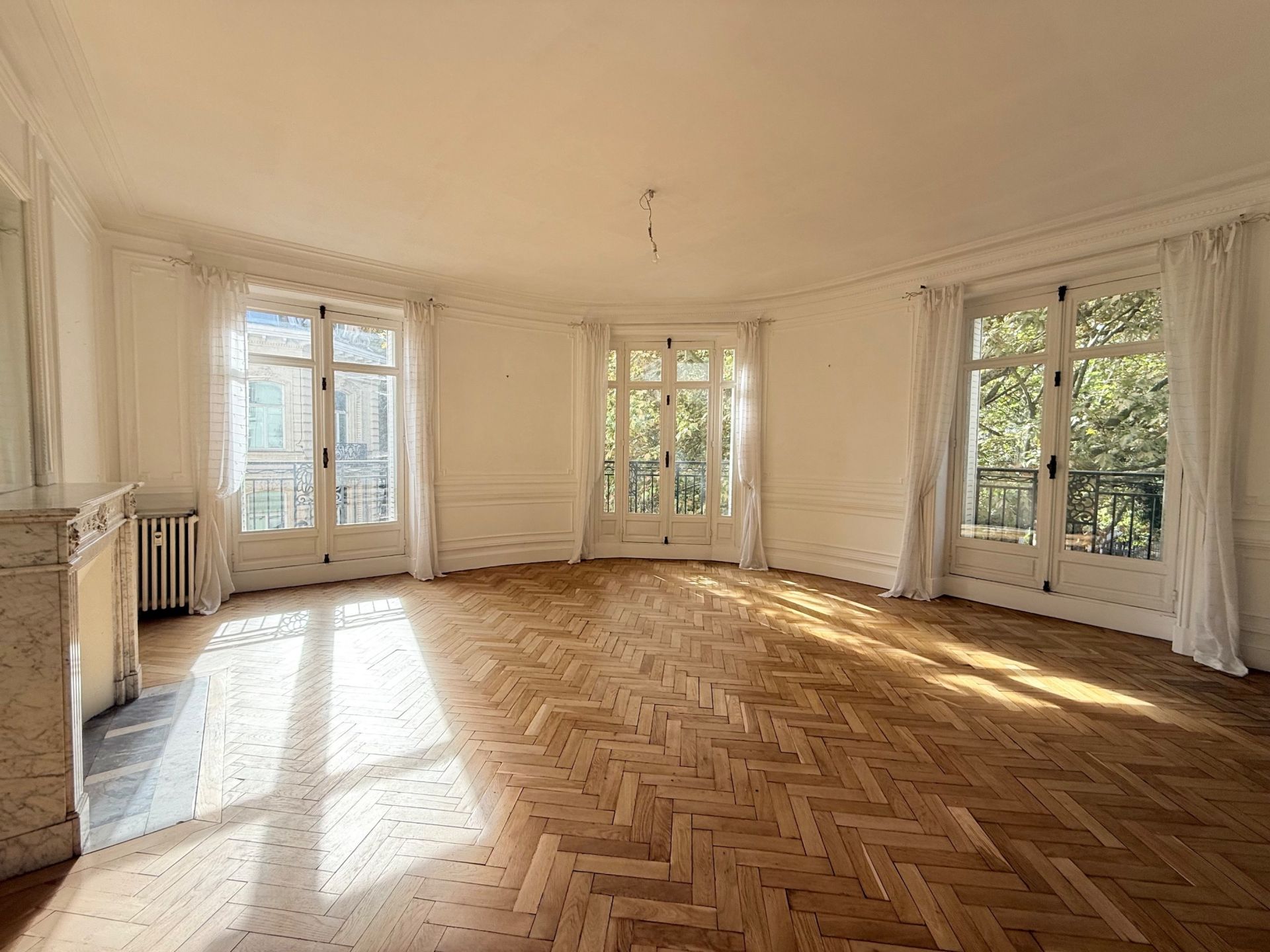luxury apartment 7 Rooms for sale on LILLE (59000)