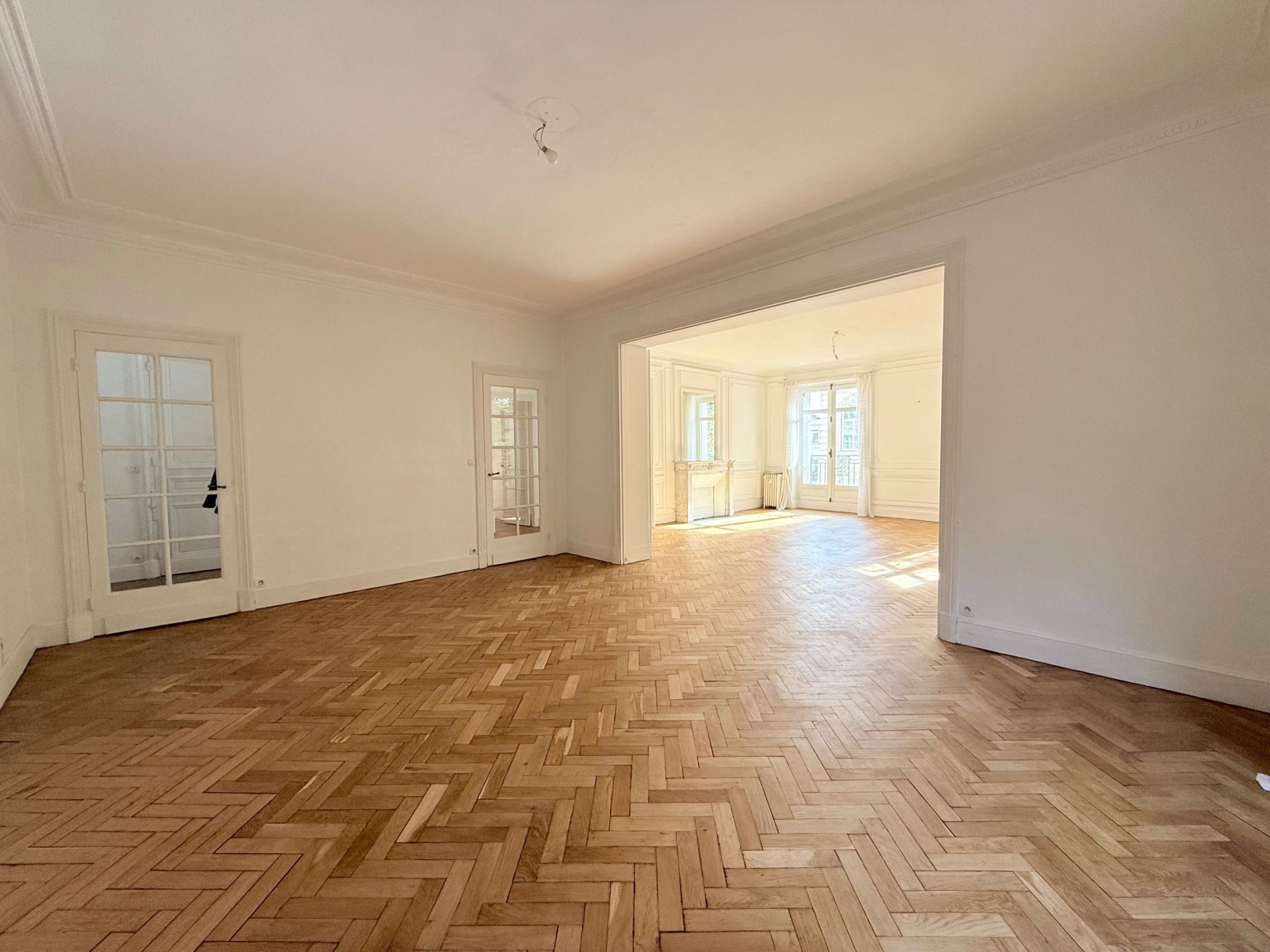 luxury apartment 7 Rooms for sale on LILLE (59000)