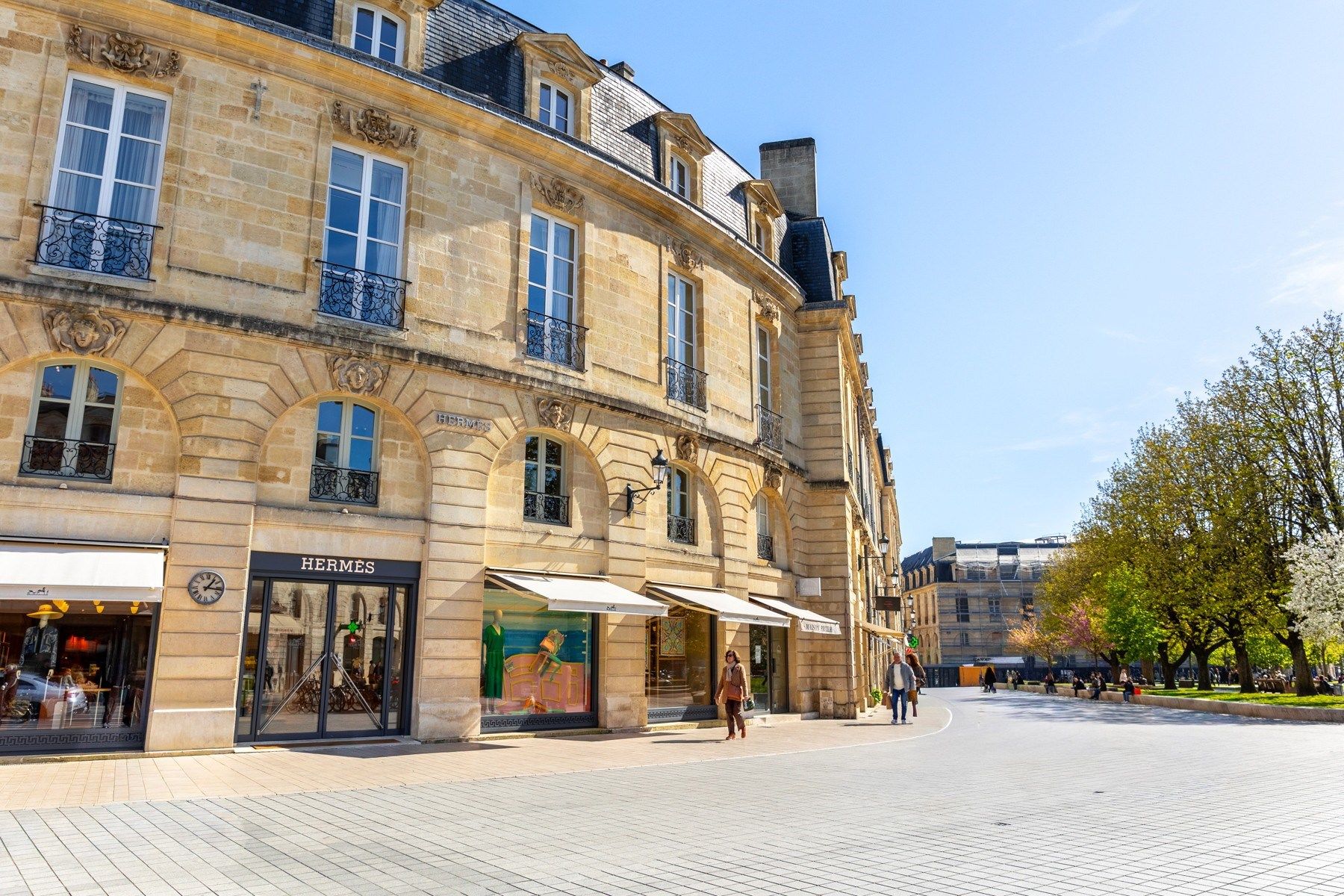 luxury apartment 5 Rooms for sale on BORDEAUX (33000)