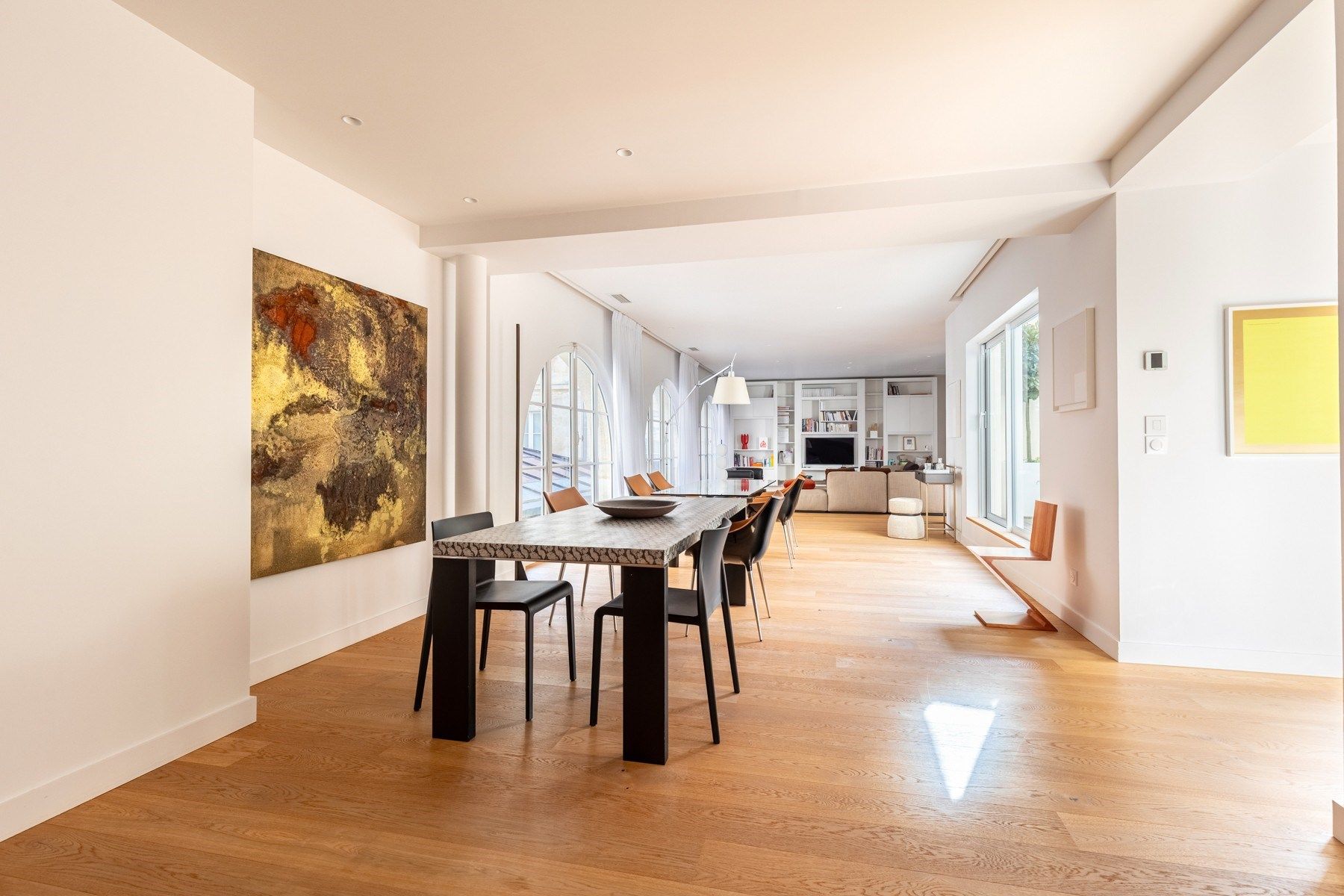 luxury apartment 5 Rooms for sale on BORDEAUX (33000)